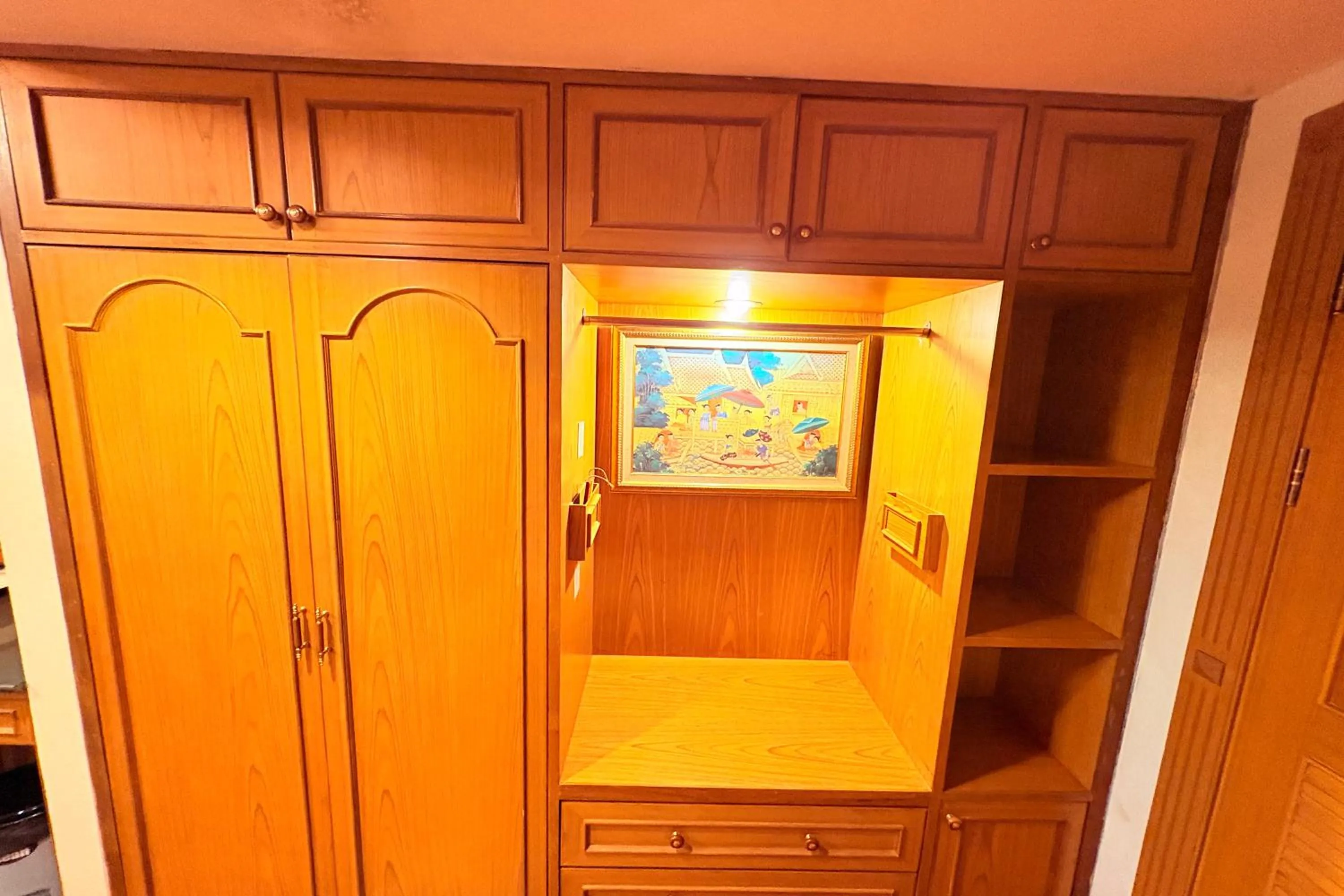 wardrobe in Taksila Hotel