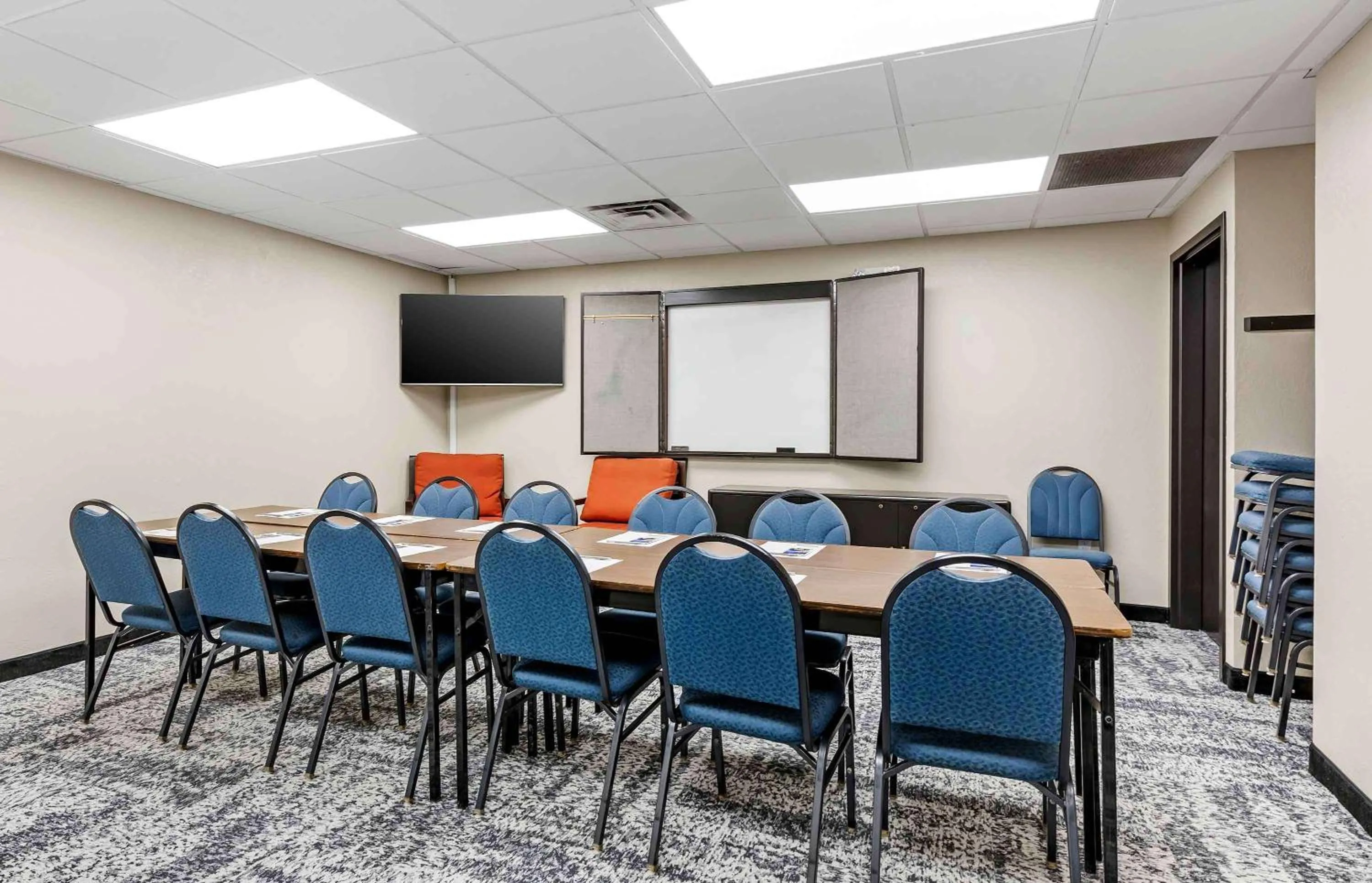 Meeting/conference room in Extended Stay America Suites - Buffalo - Airport