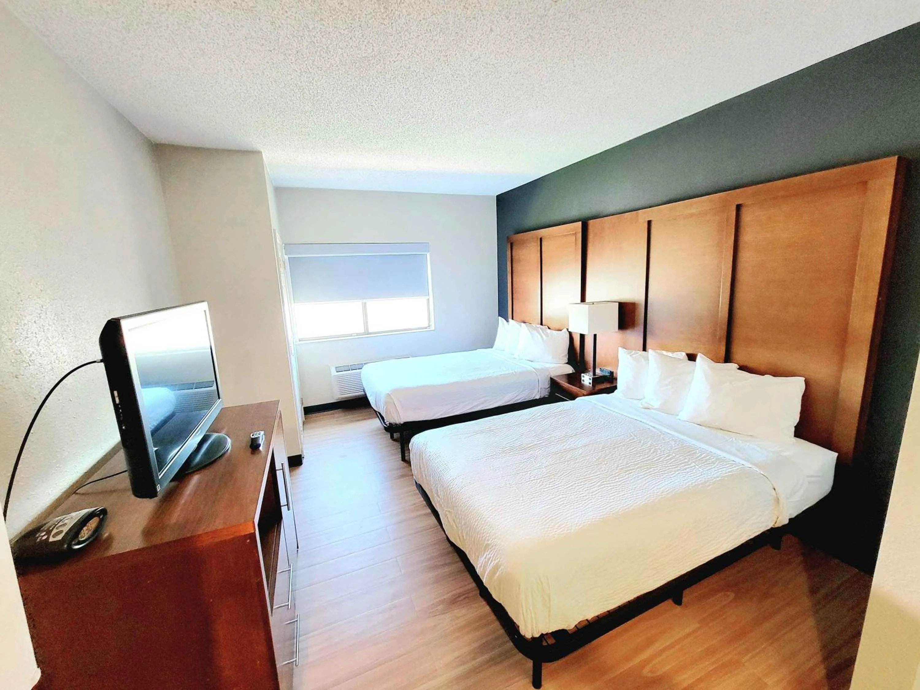 Bed in Extended Stay America Suites - Buffalo - Airport