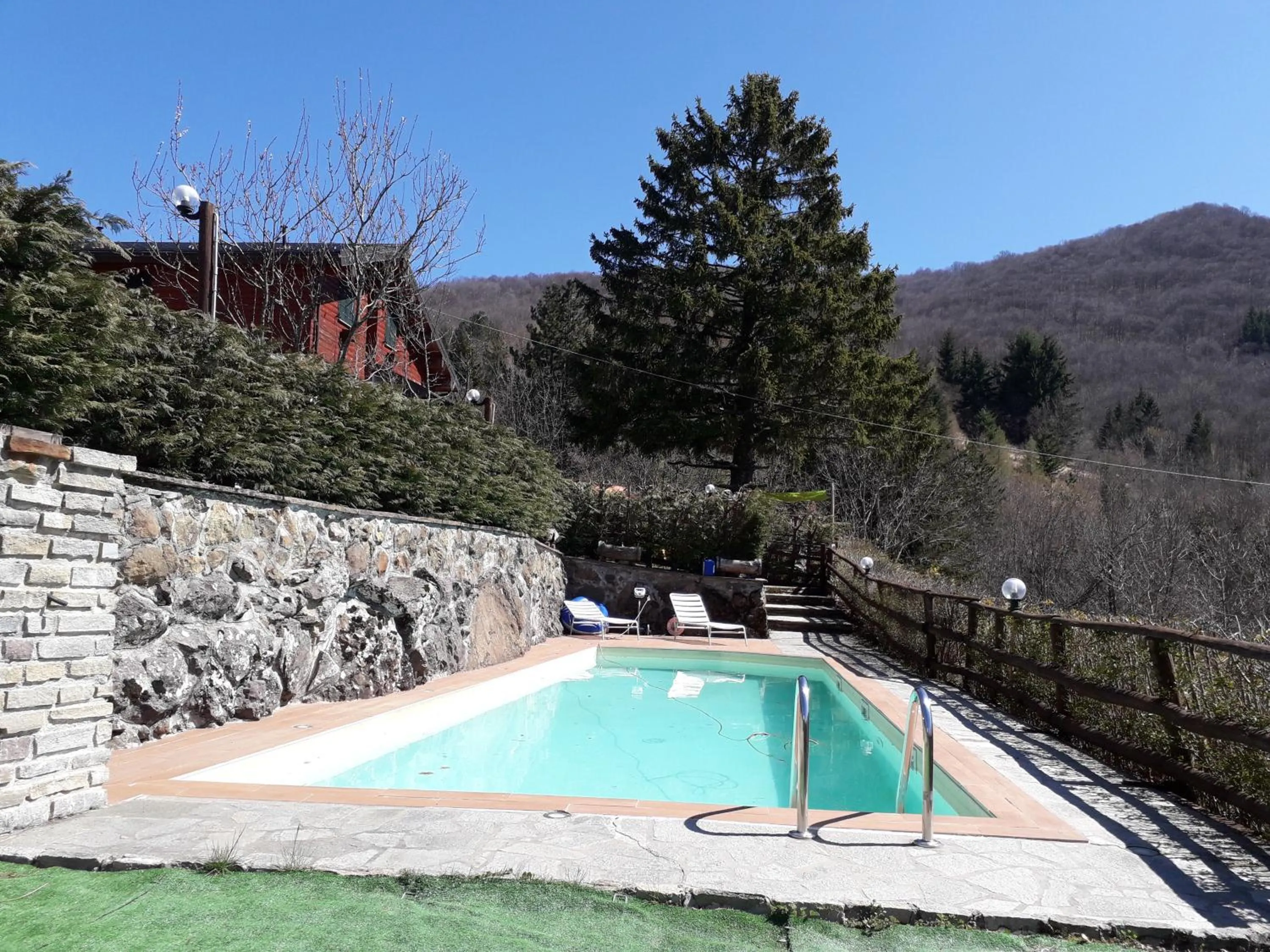 Swimming pool in B&B La Soldanella