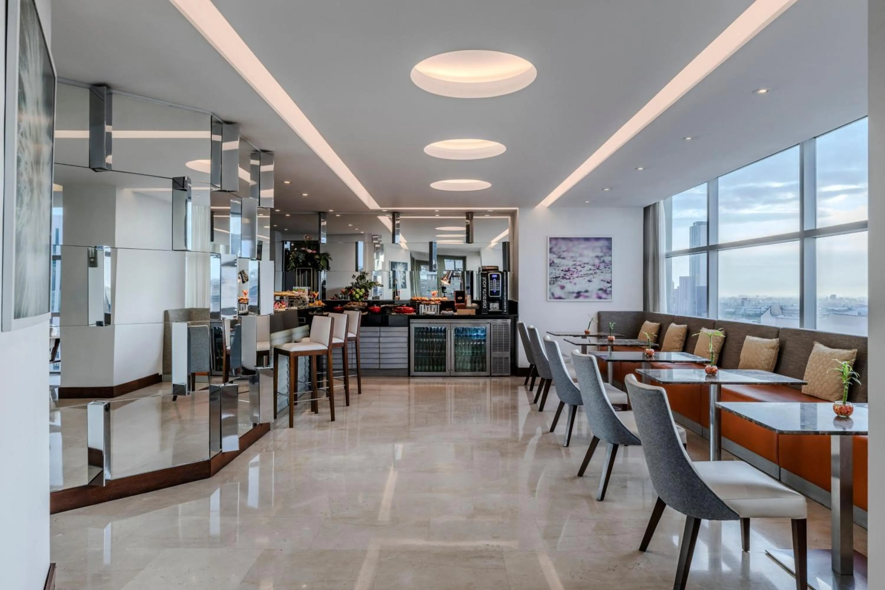 Lounge or bar in Cali Marriott Hotel