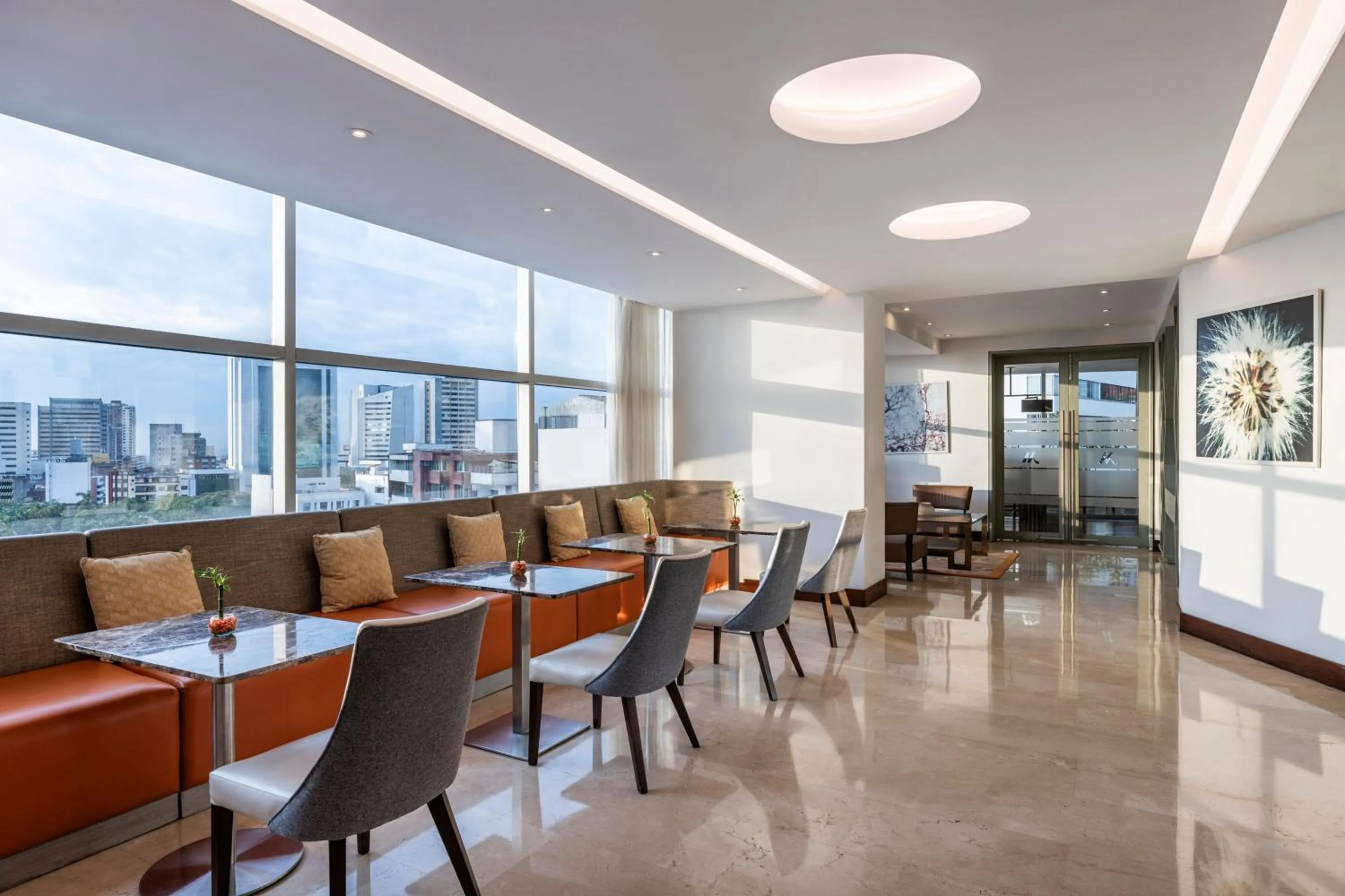 Lounge or bar in Cali Marriott Hotel