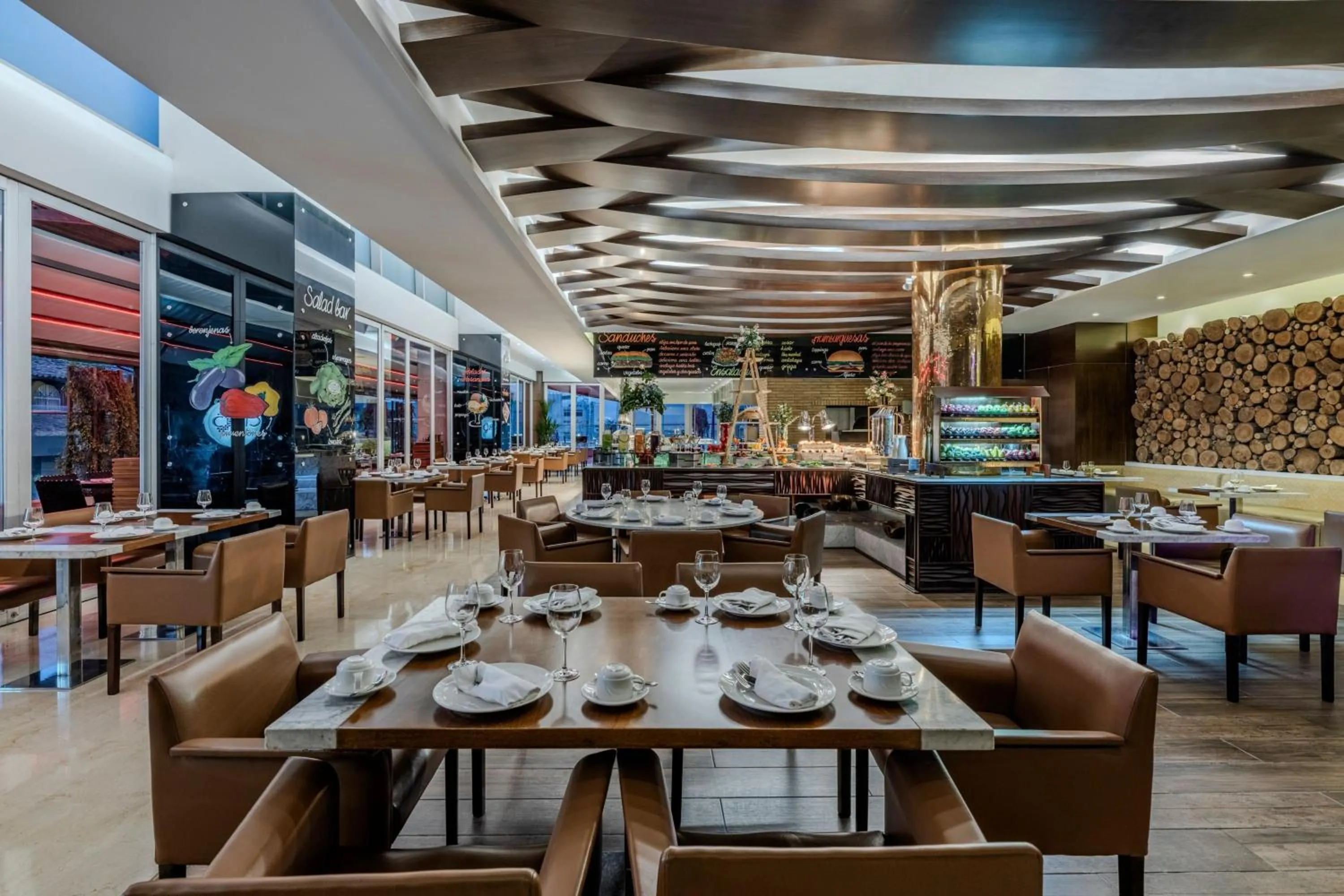 Restaurant/places to eat in Cali Marriott Hotel