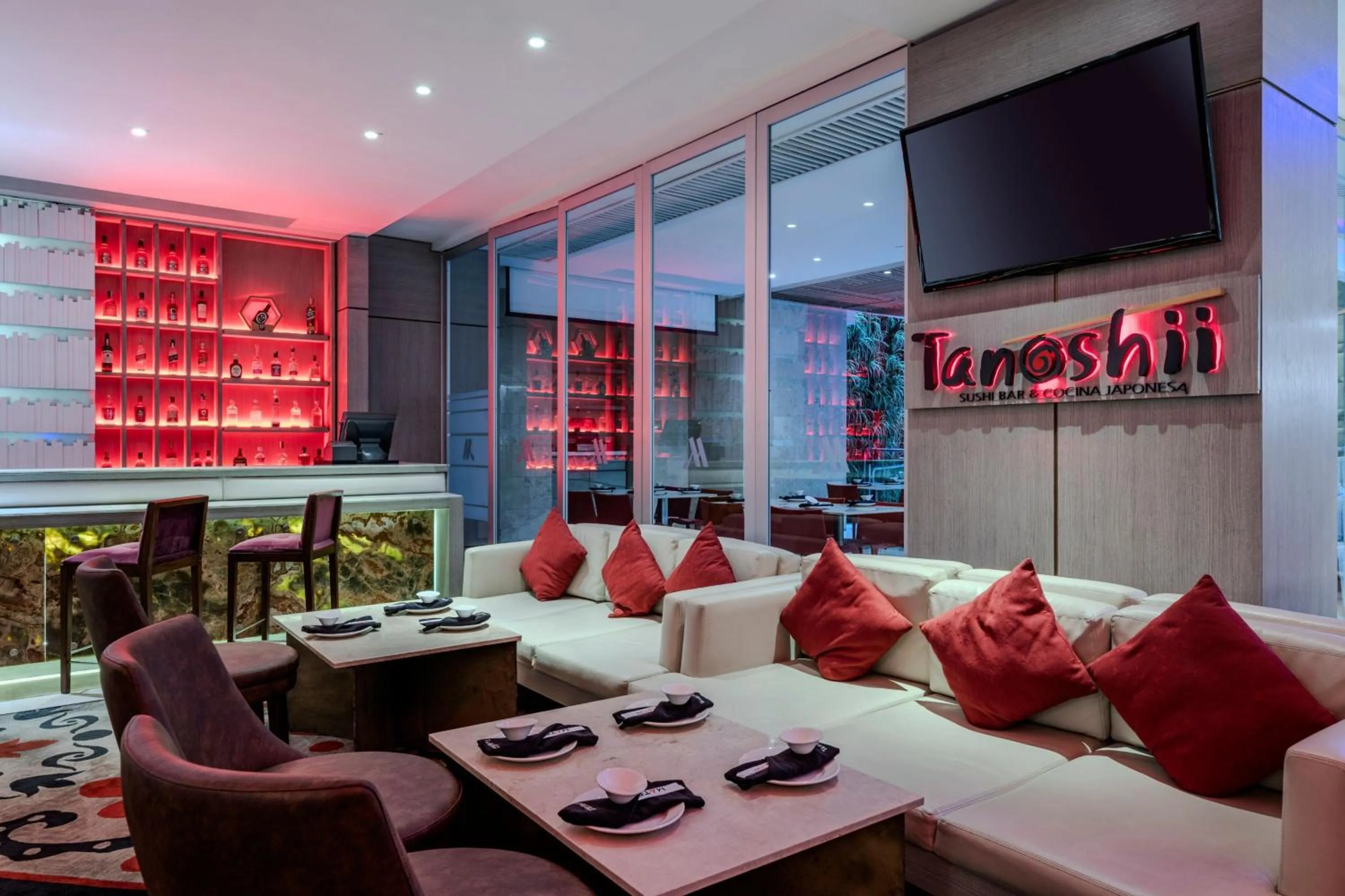 Restaurant/places to eat in Cali Marriott Hotel