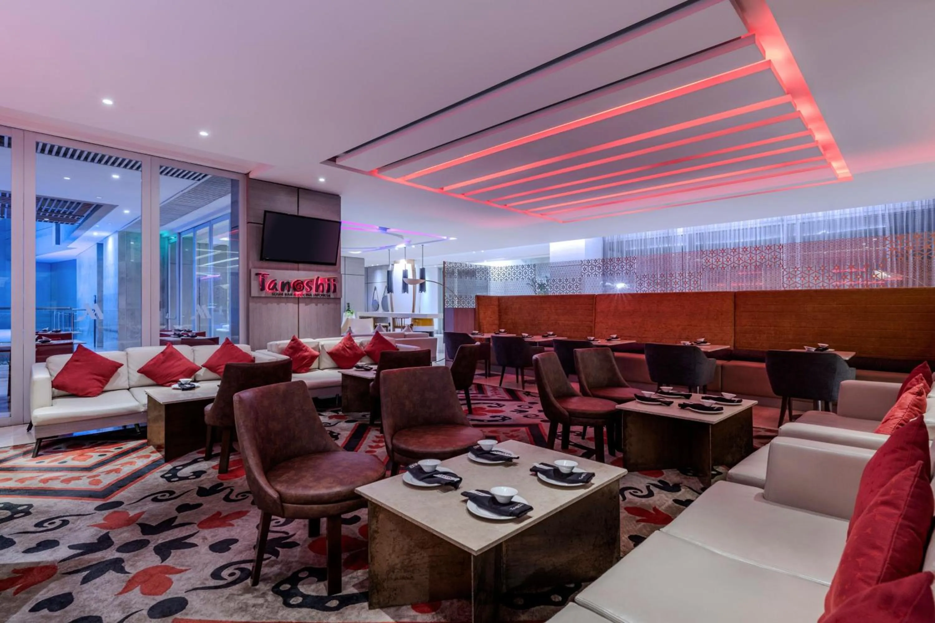 Restaurant/places to eat in Cali Marriott Hotel