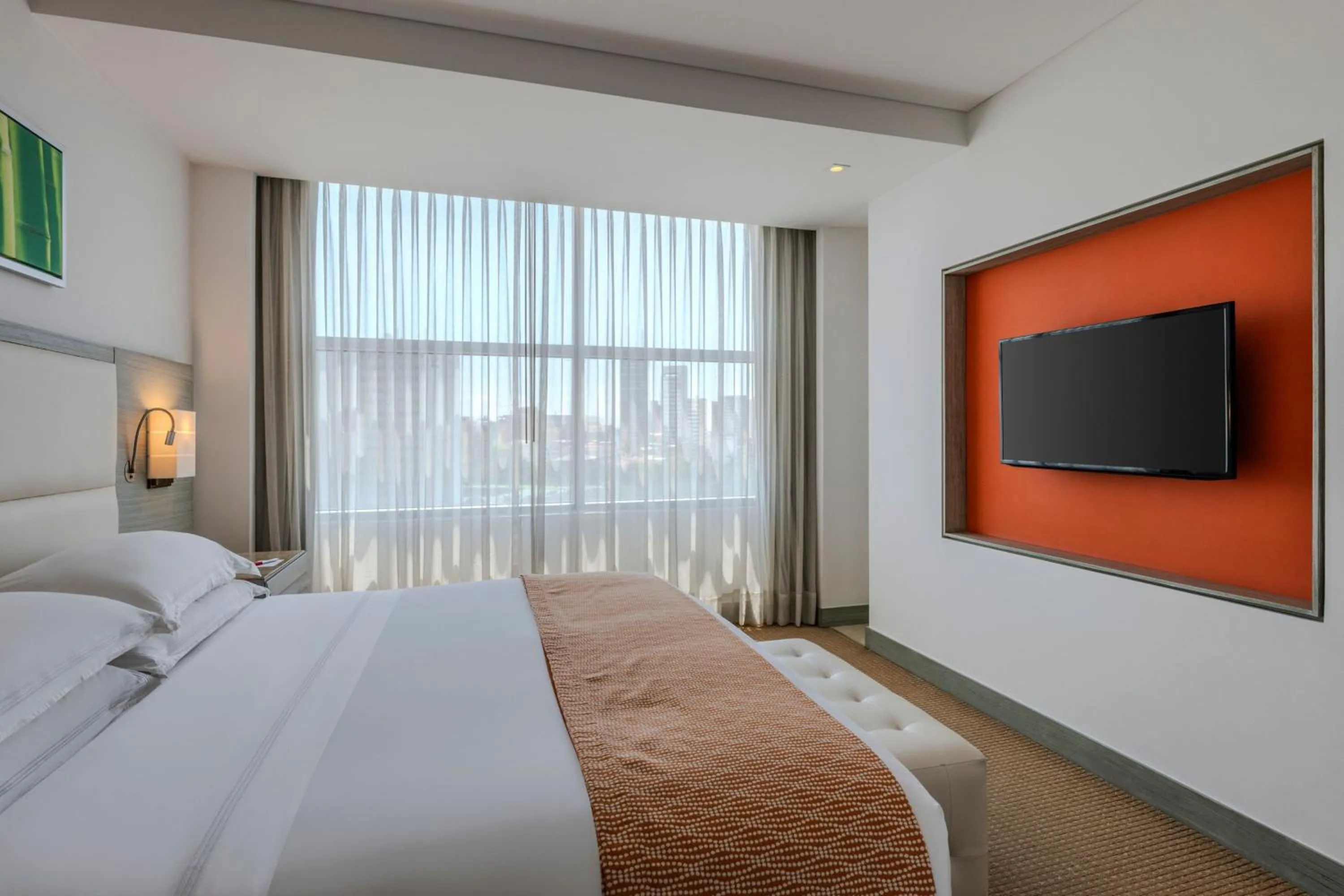 Bedroom, Bed in Cali Marriott Hotel