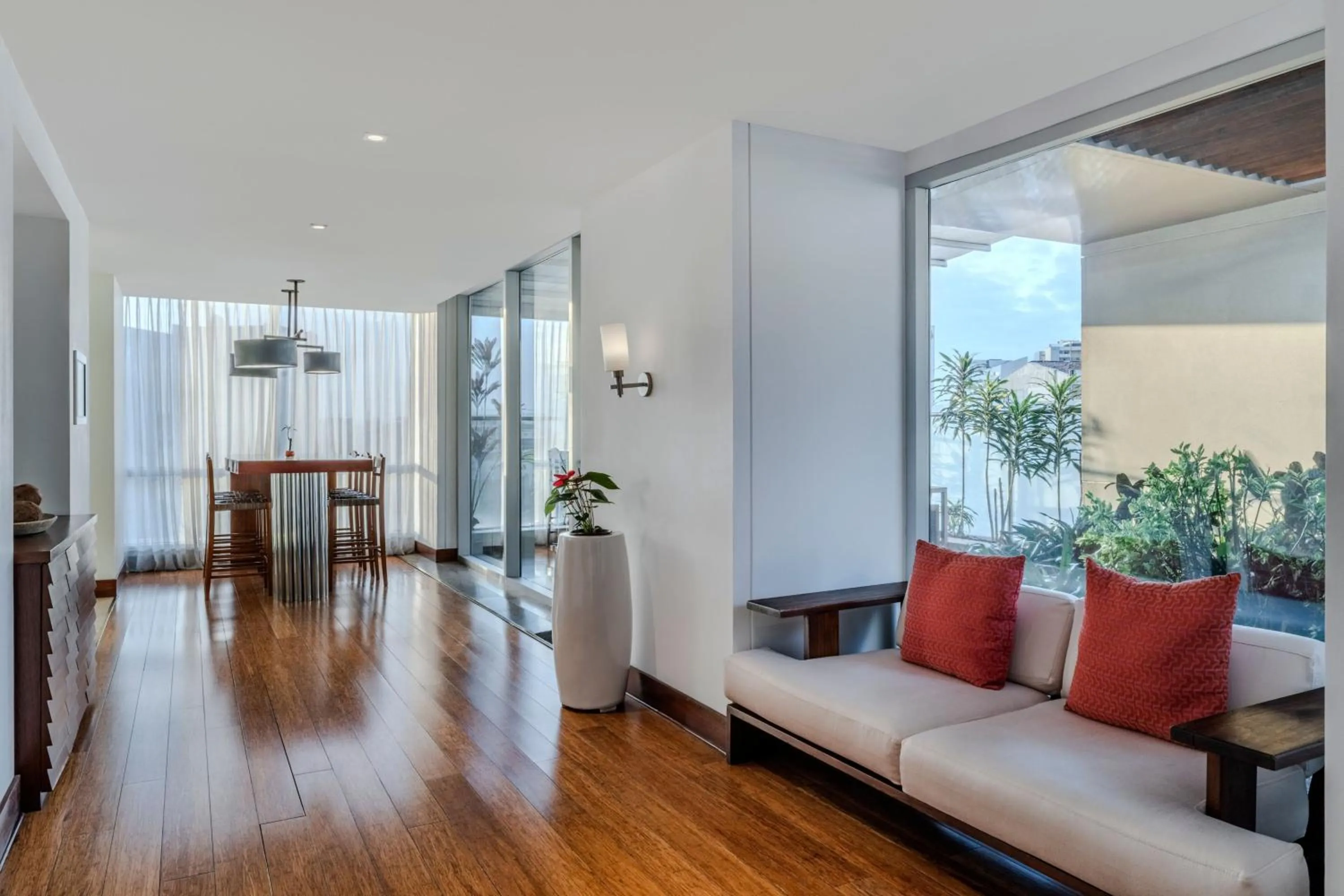 Lounge or bar in Cali Marriott Hotel