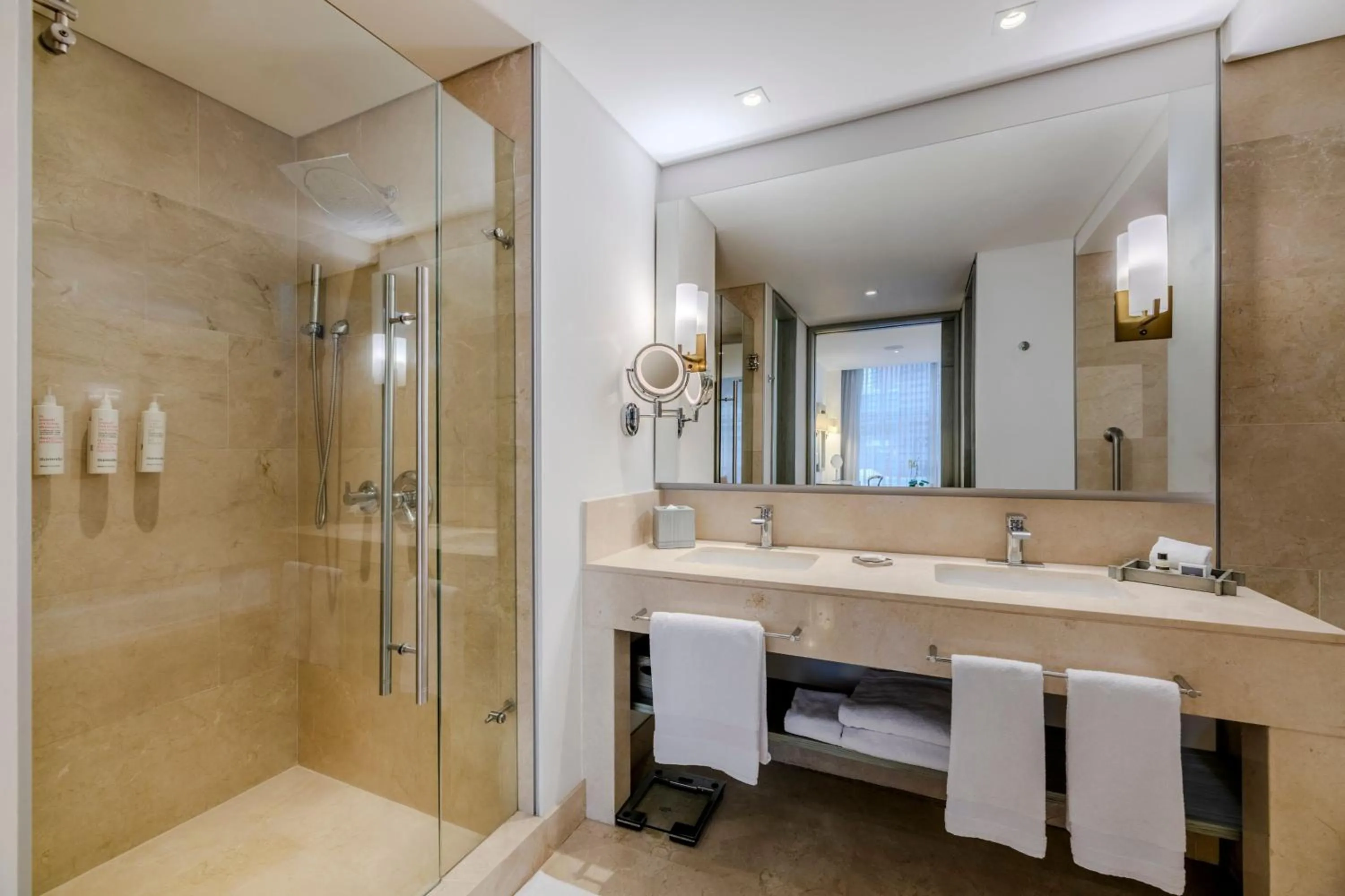 Bedroom in Cali Marriott Hotel