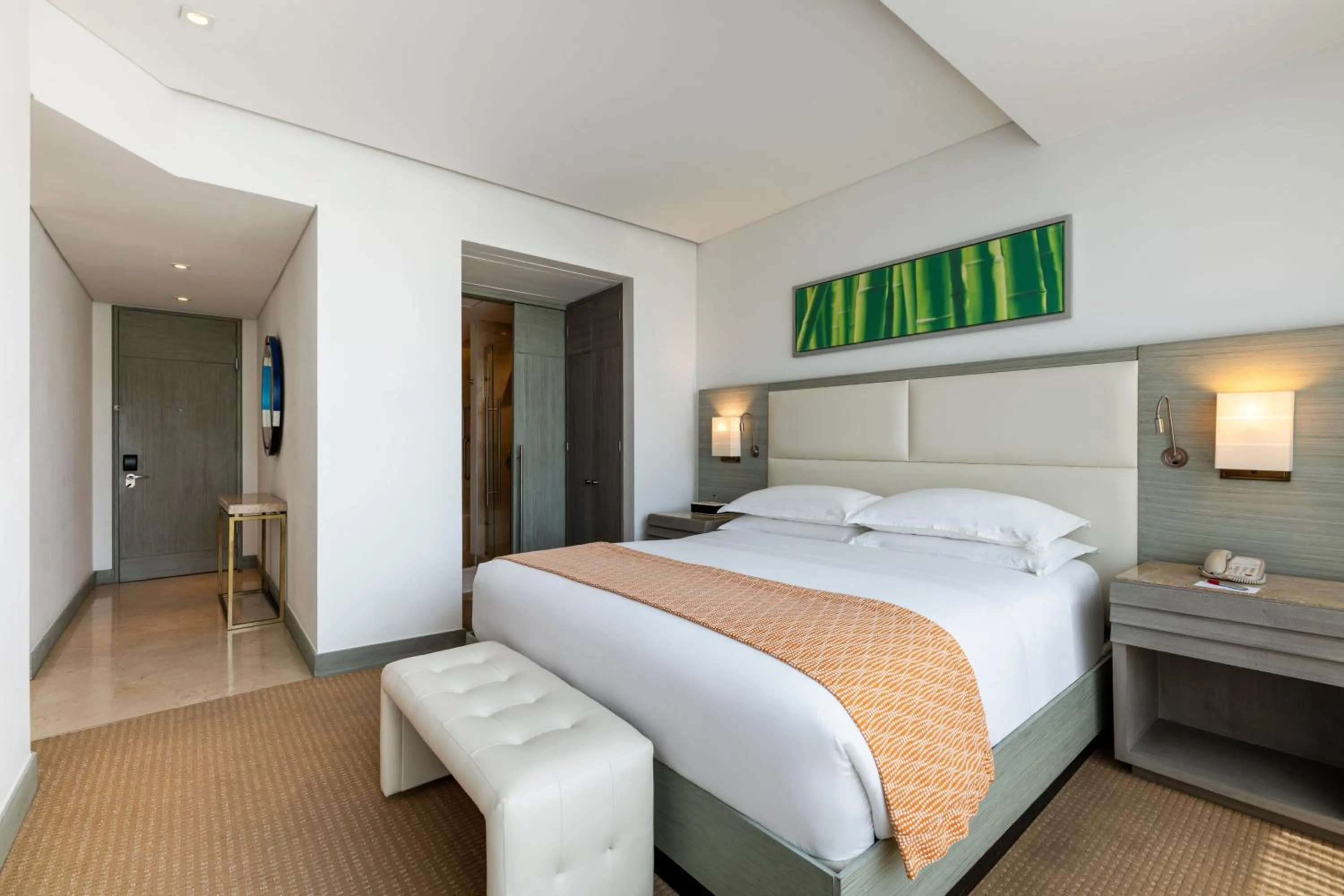 Bedroom, Bed in Cali Marriott Hotel