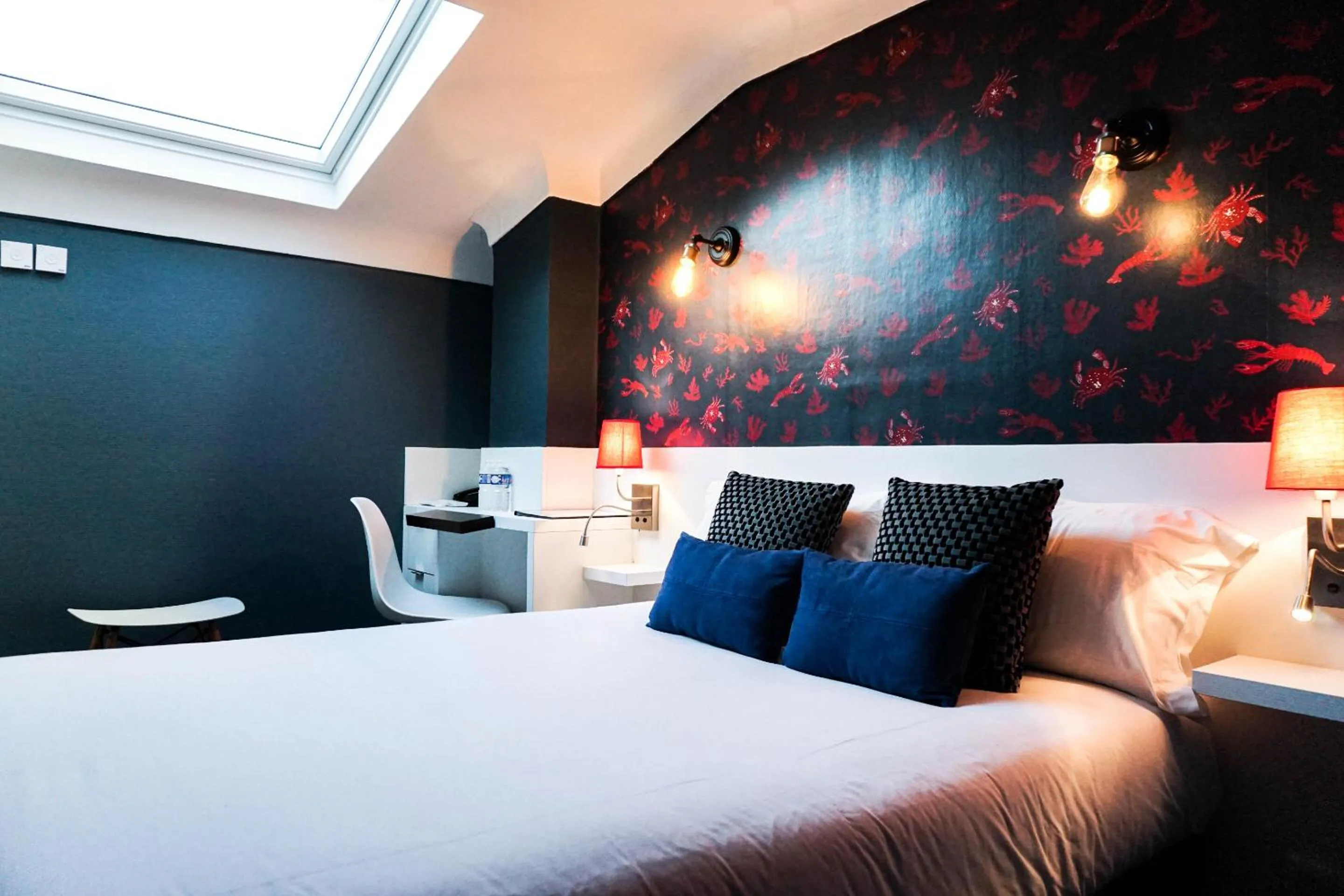 Bedroom, Bed in Villa Pruly Hotel Cannes Centre