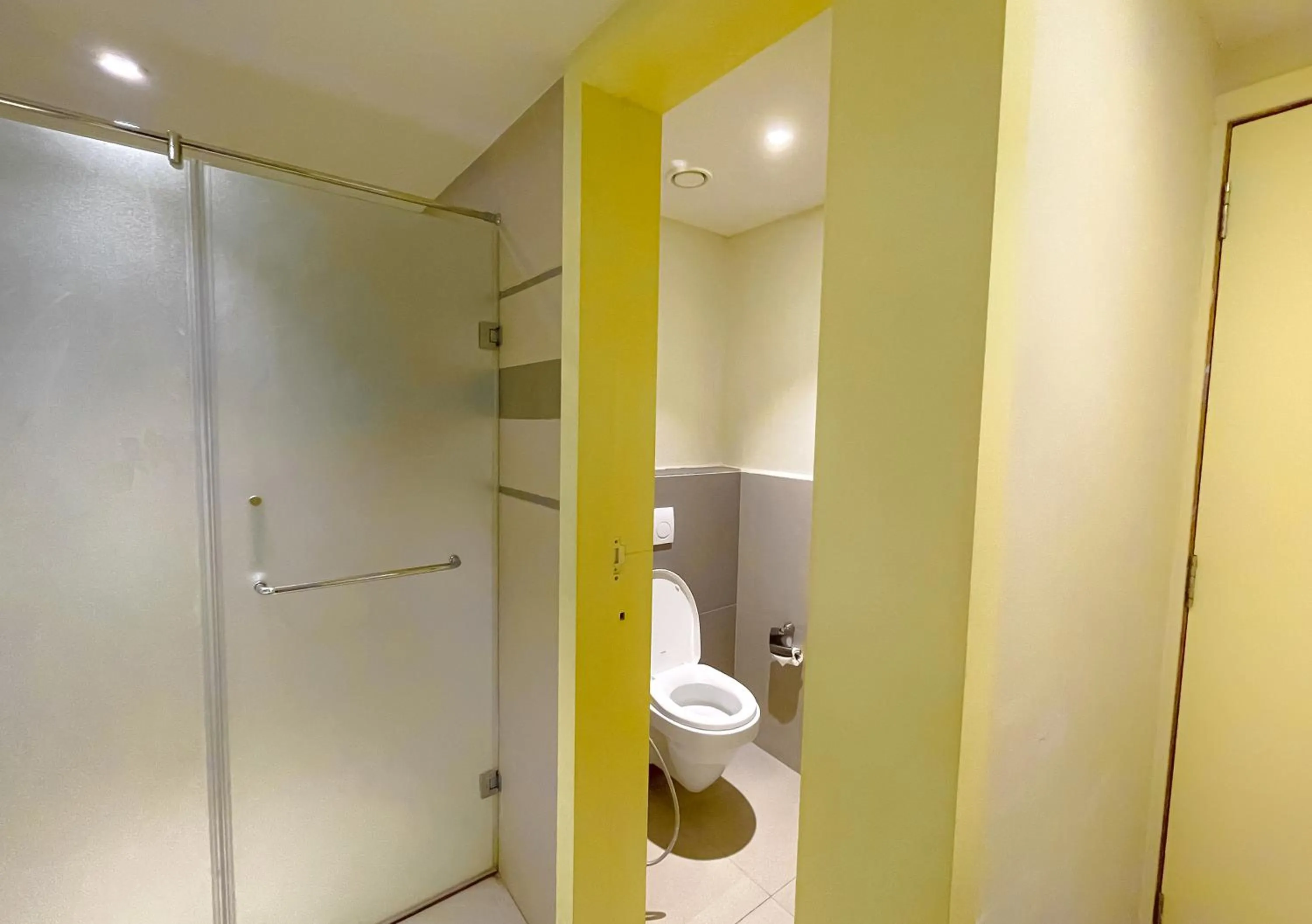 Bathroom in Royal Orbit