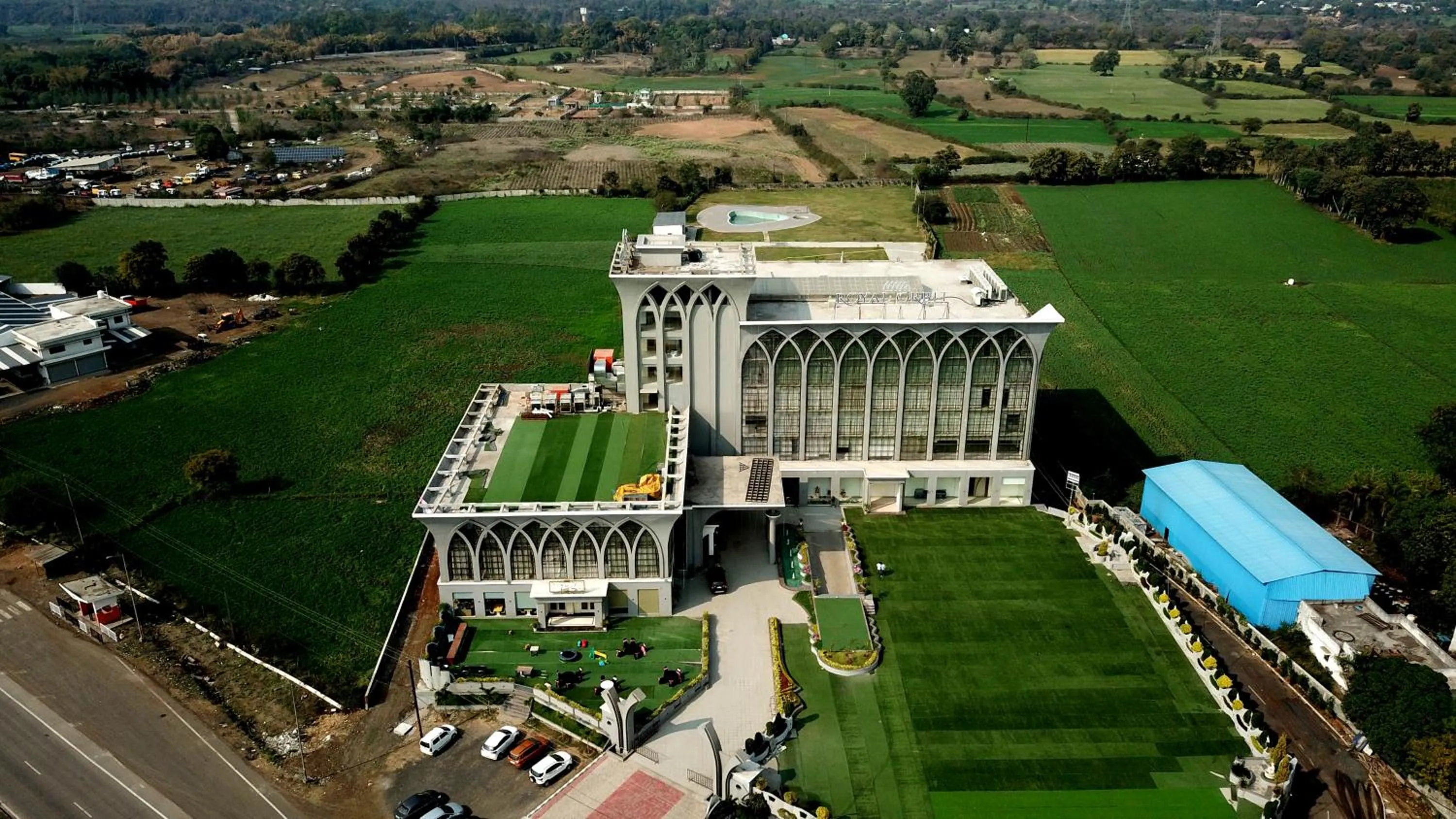 Facade/entrance in Royal Orbit