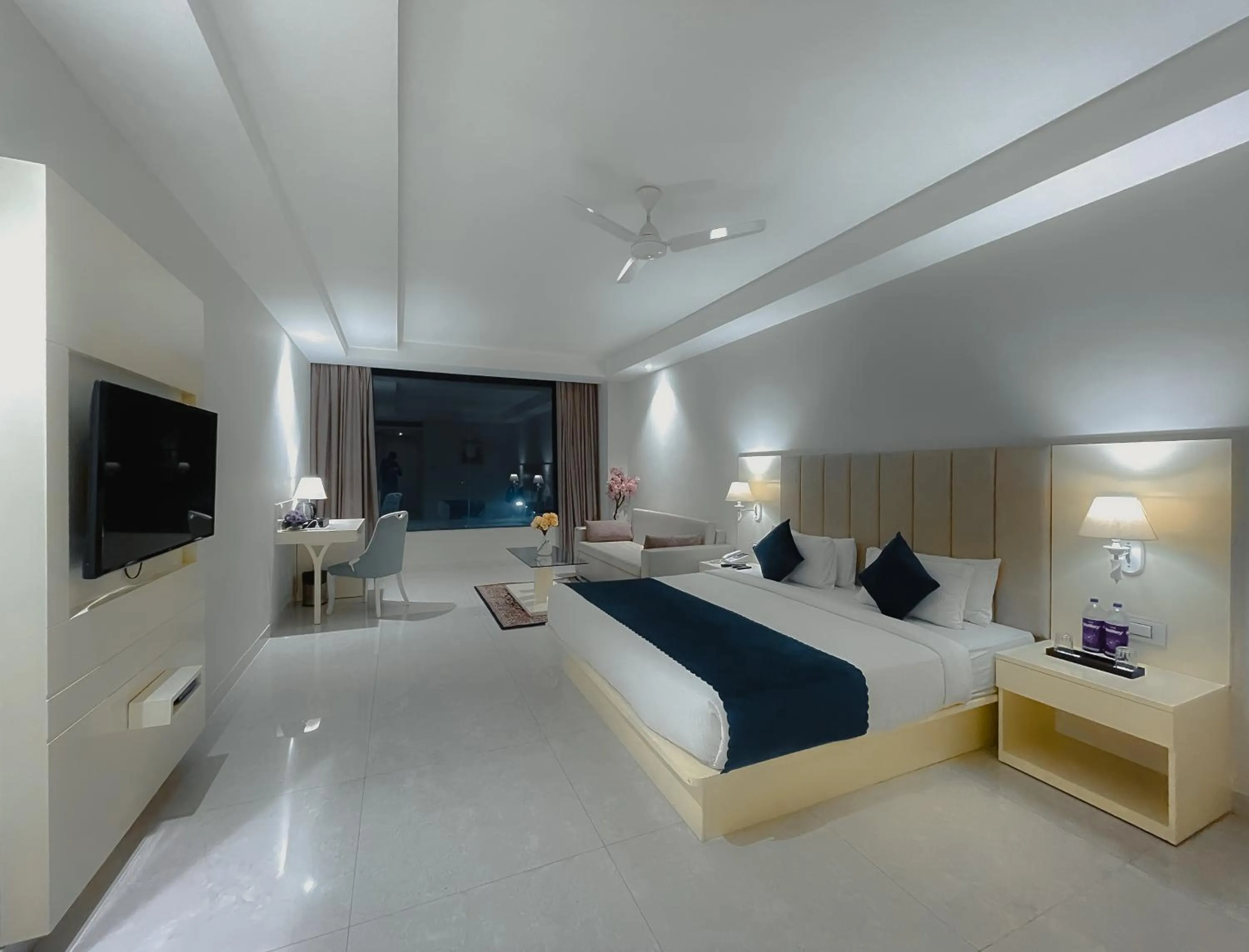 Photo of the whole room, Bed in Royal Orbit