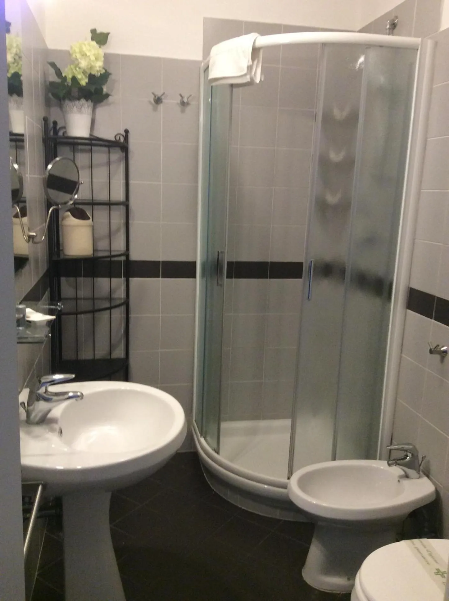 Bathroom in Luiza Vatican House