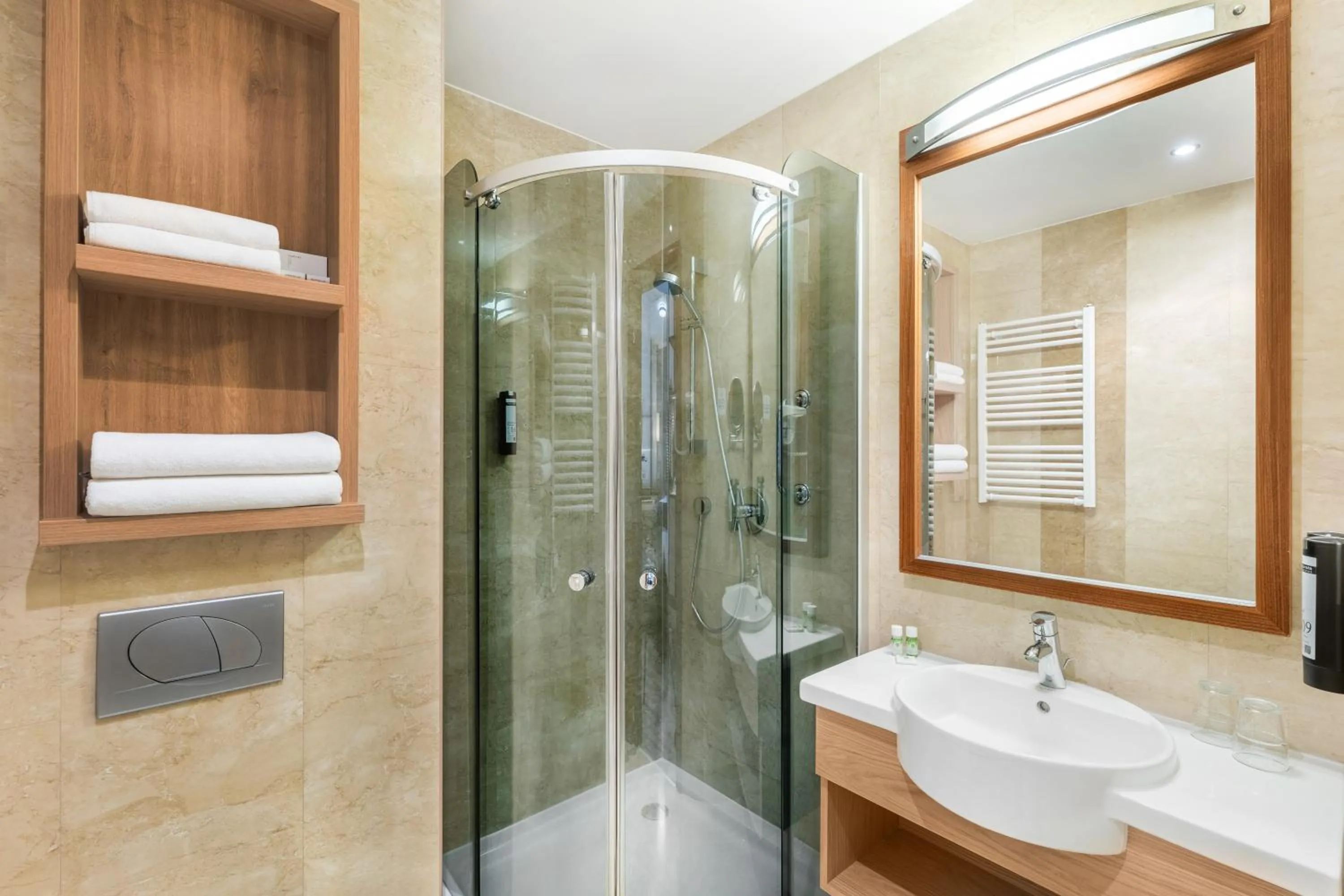 Shower in Hotel Bristol Budapest