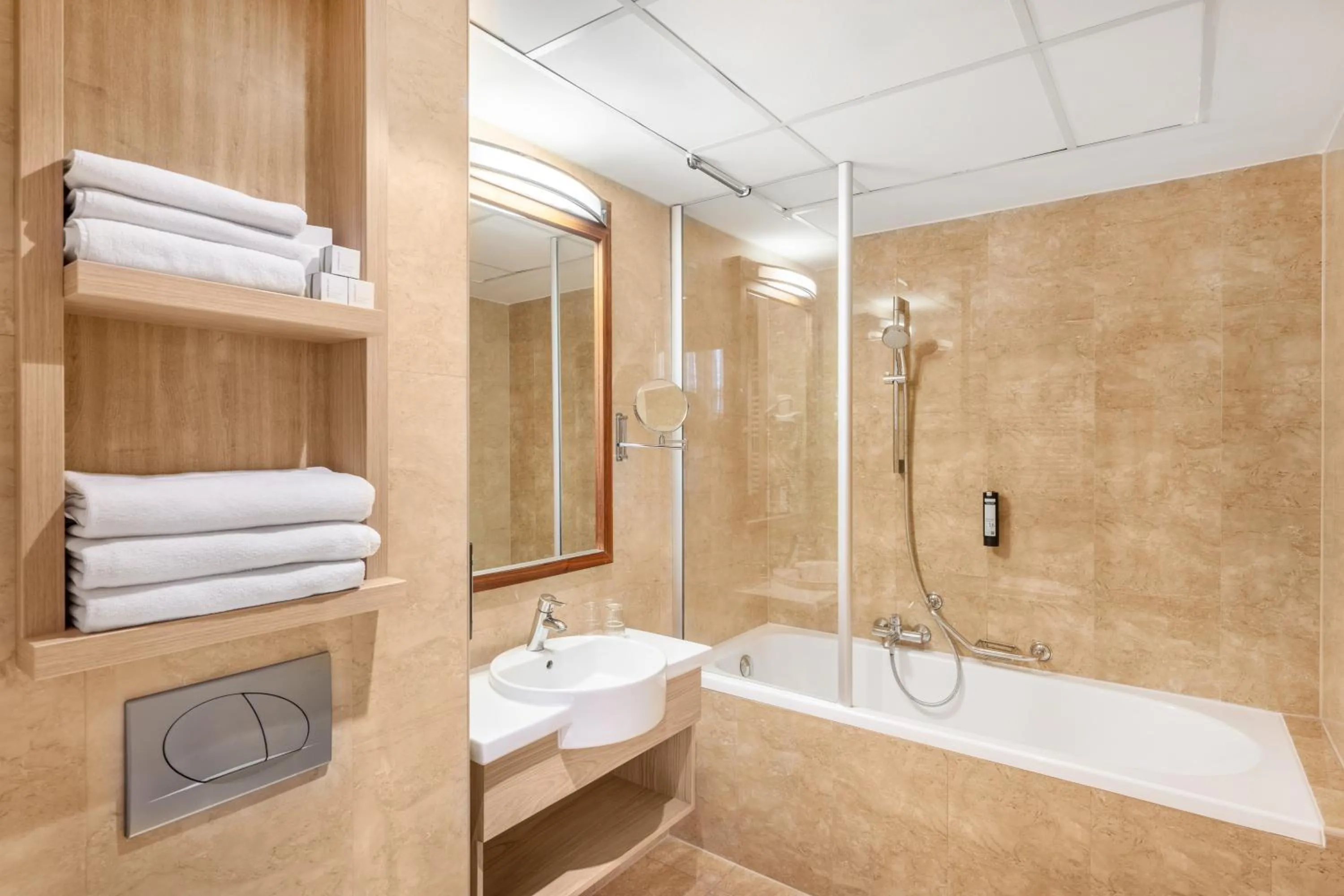 Bathroom in Hotel Bristol Budapest