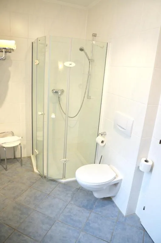 Shower in Tannenheim