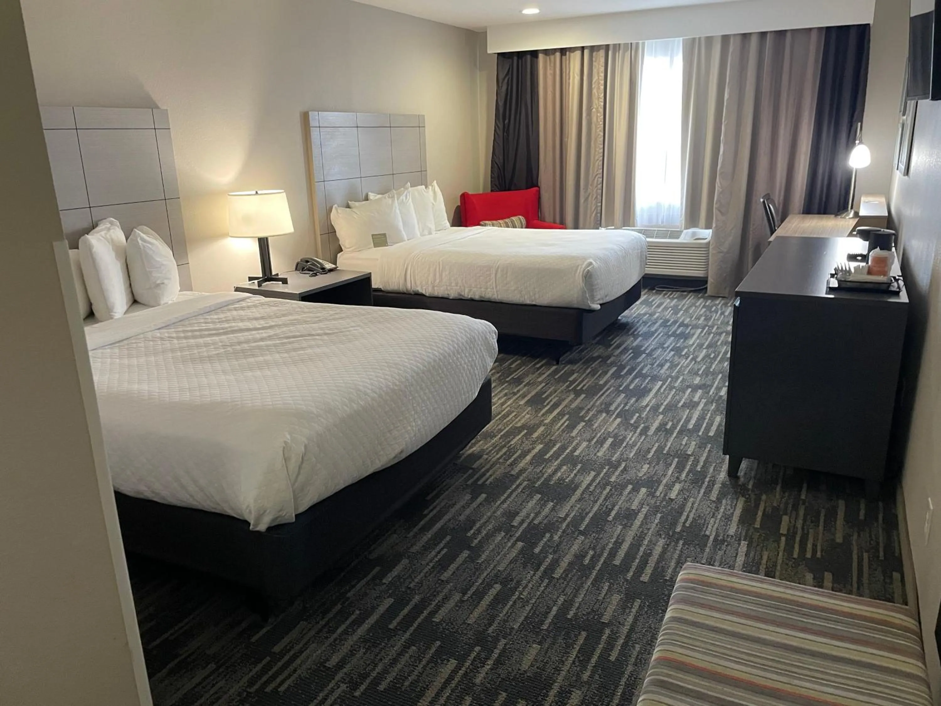 Photo of the whole room, Bed in Country Inn & Suites by Radisson, Bakersfield, CA