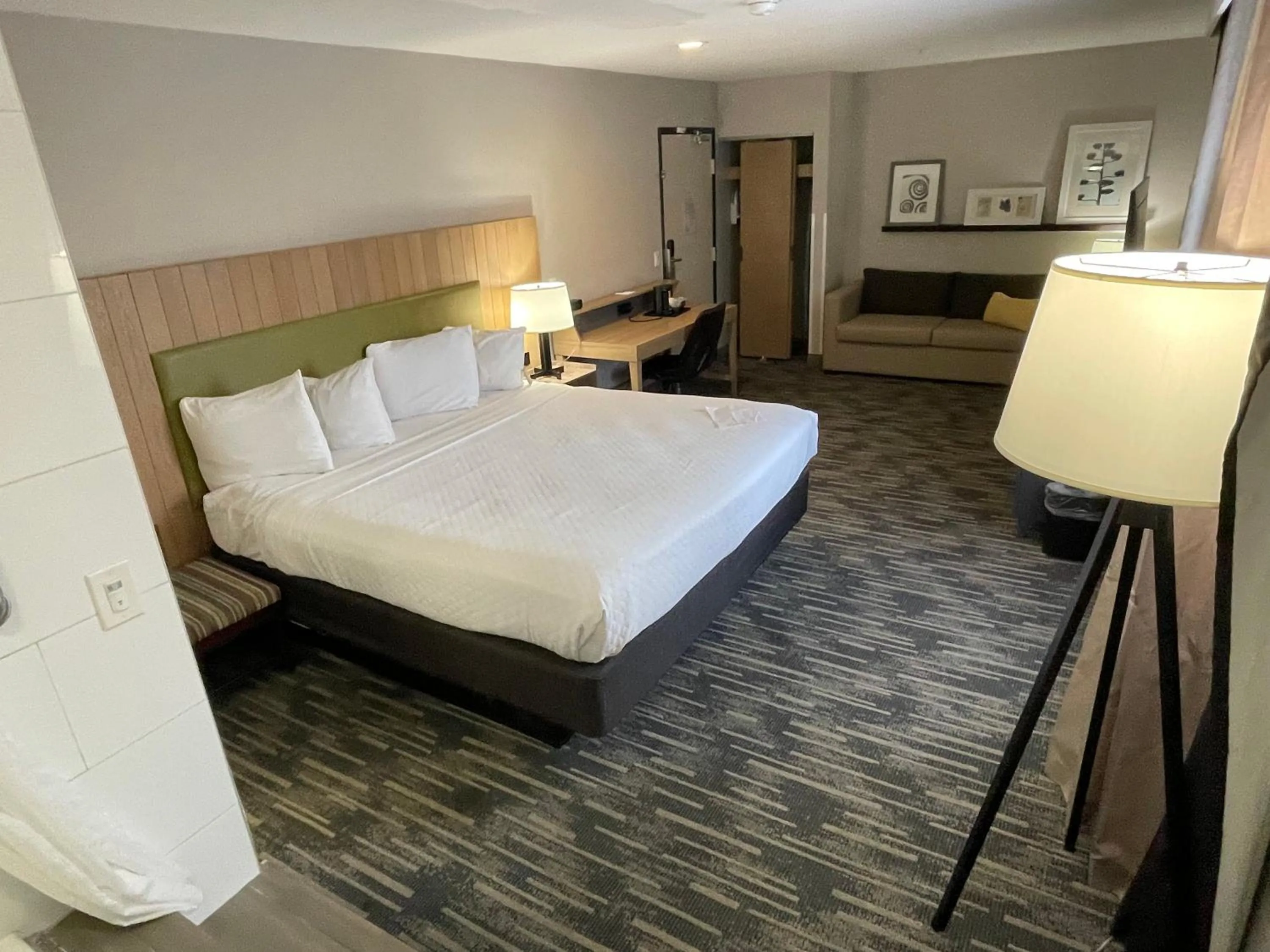 Bedroom, Bed in Country Inn & Suites by Radisson, Bakersfield, CA