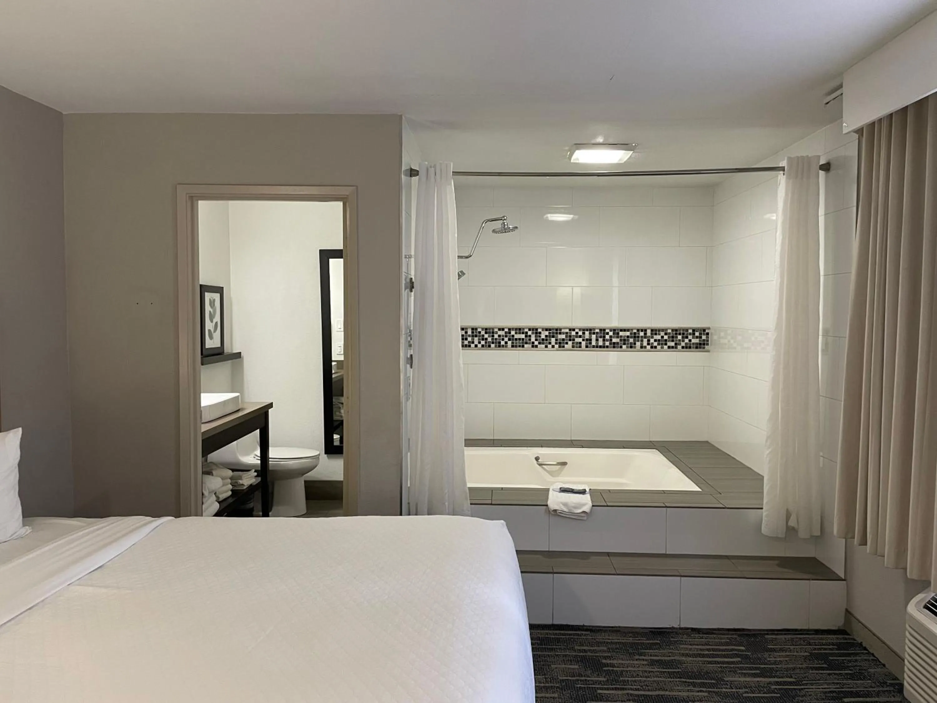 Bathroom, Bed in Country Inn & Suites by Radisson, Bakersfield, CA
