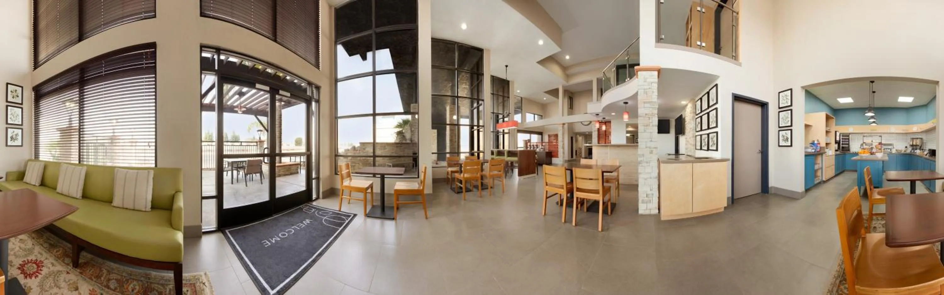Lounge or bar in Country Inn & Suites by Radisson, Bakersfield, CA