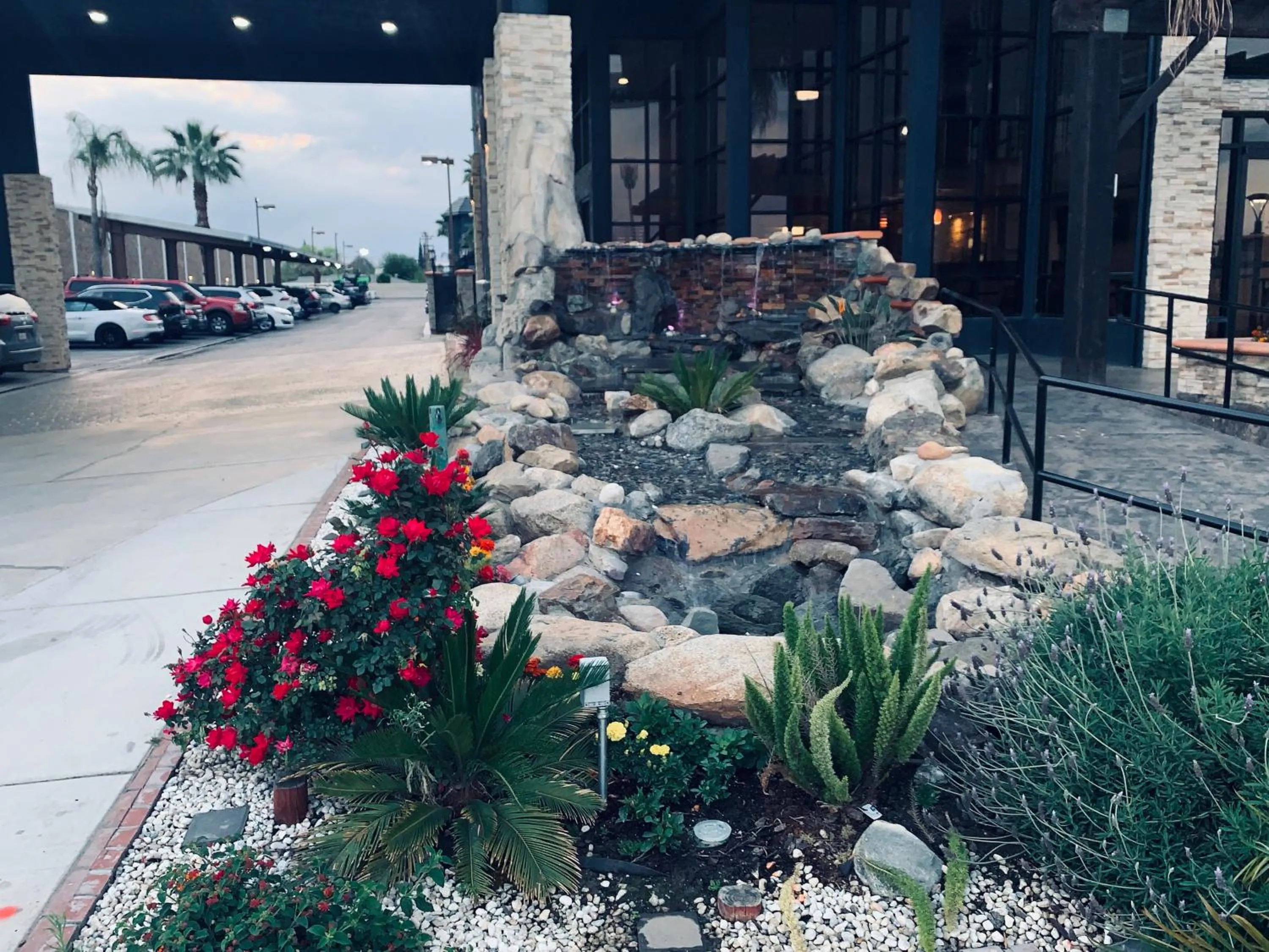 Garden in Country Inn & Suites by Radisson, Bakersfield, CA