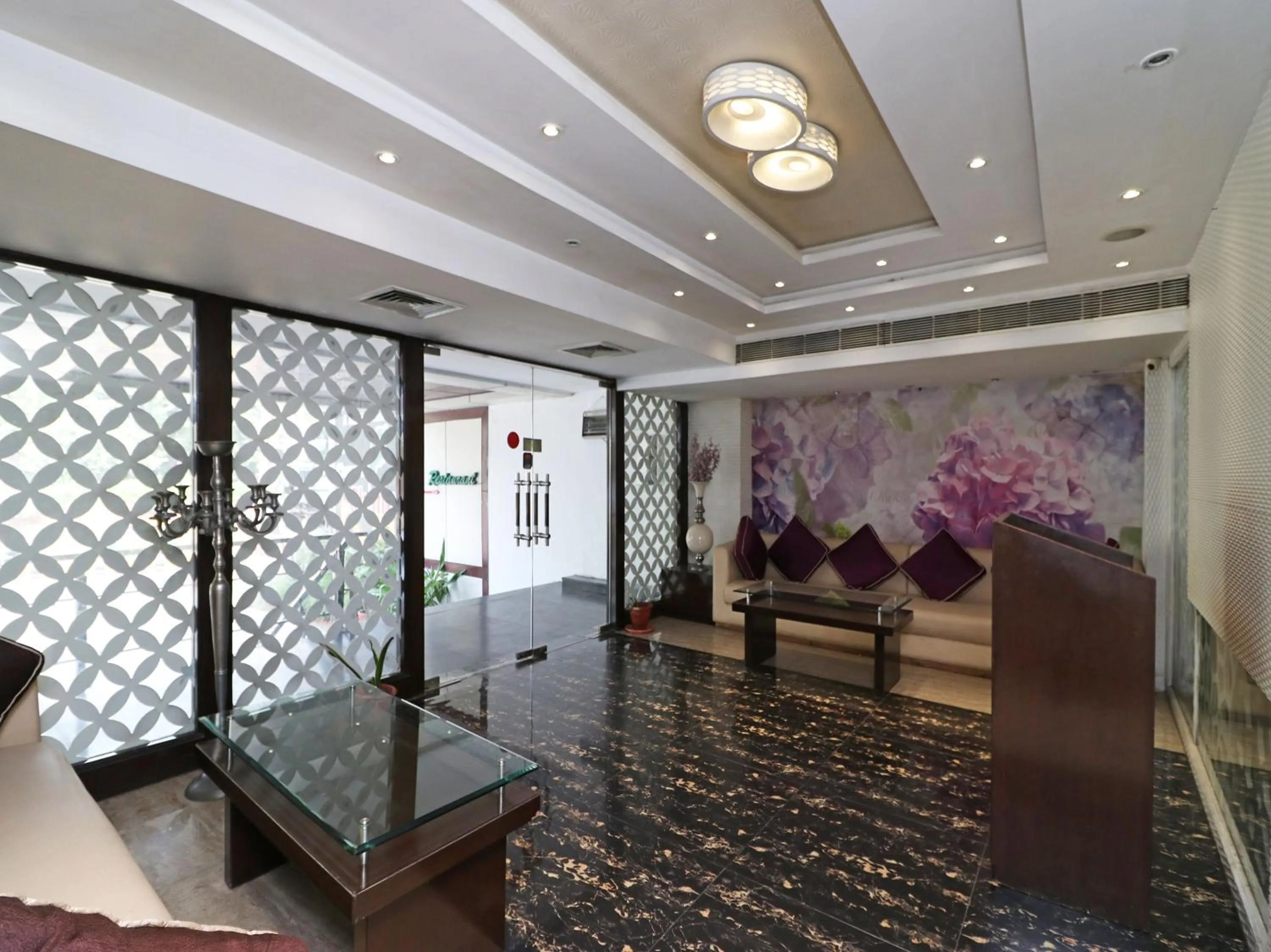 Lobby or reception in Hotel Samovar by Goyal Hoteleirs