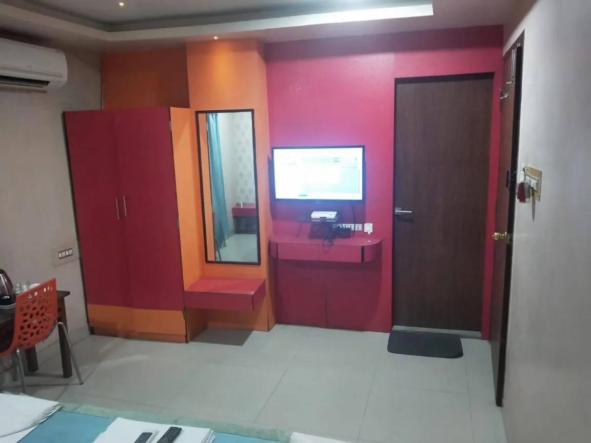 Communal lounge/ TV room in Hotel Eastern Plaza