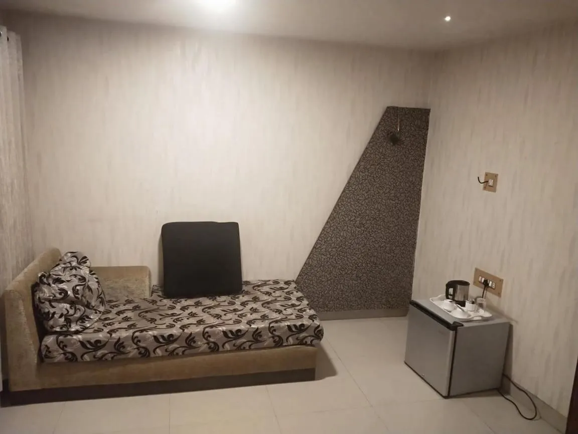 Seating area, Bed in Hotel Eastern Plaza