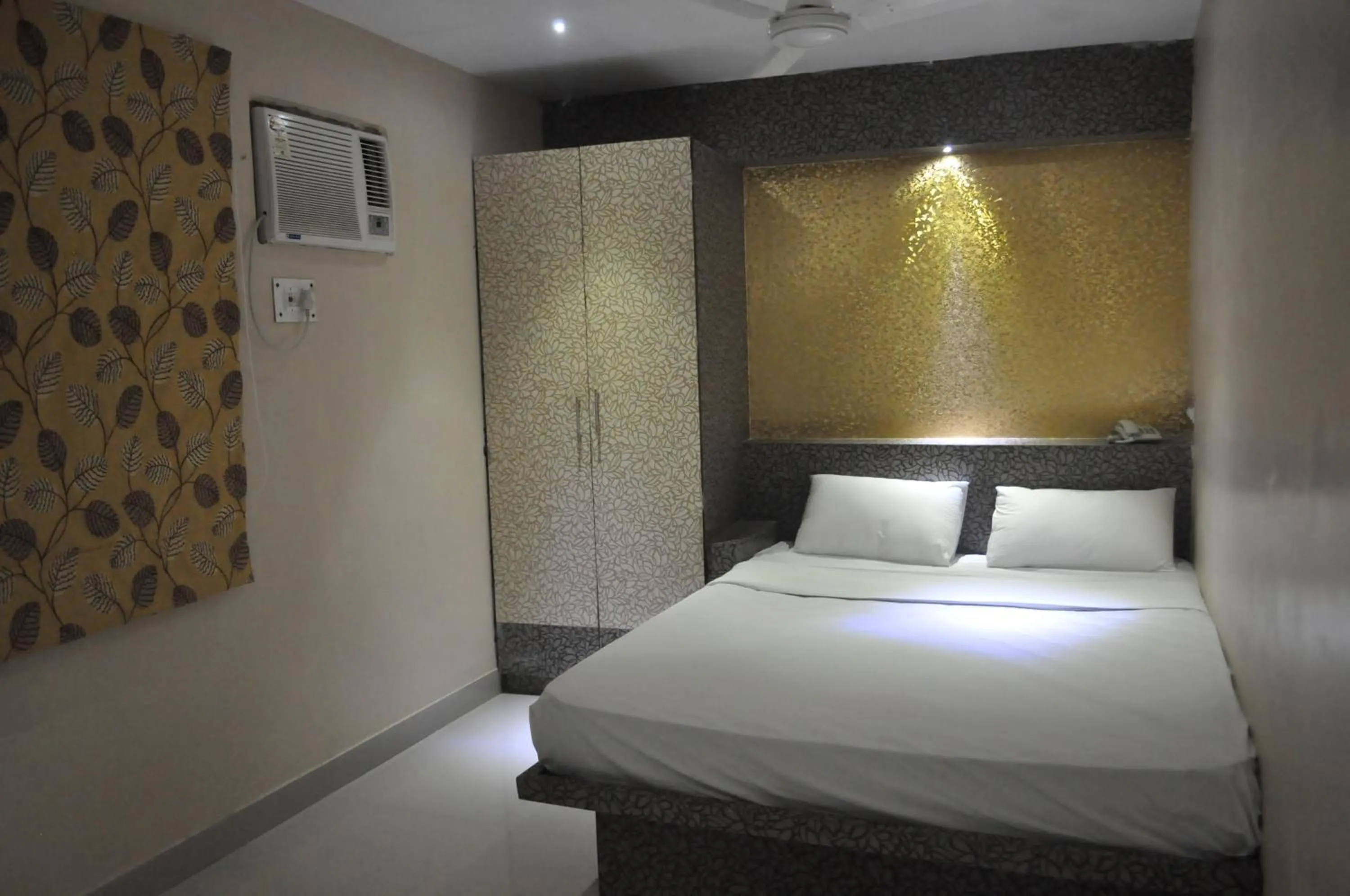 Bed in Hotel Eastern Plaza