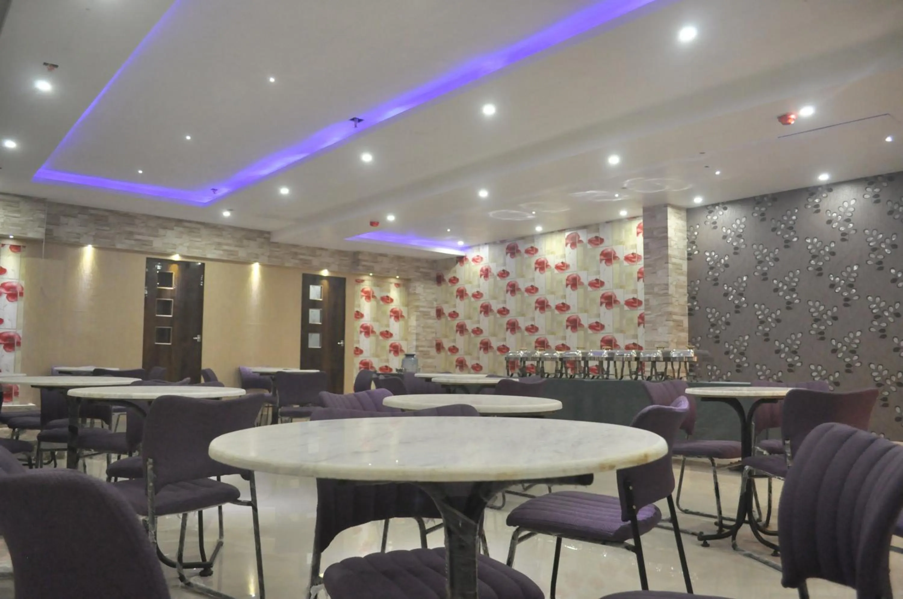 Restaurant/places to eat in Hotel Eastern Plaza