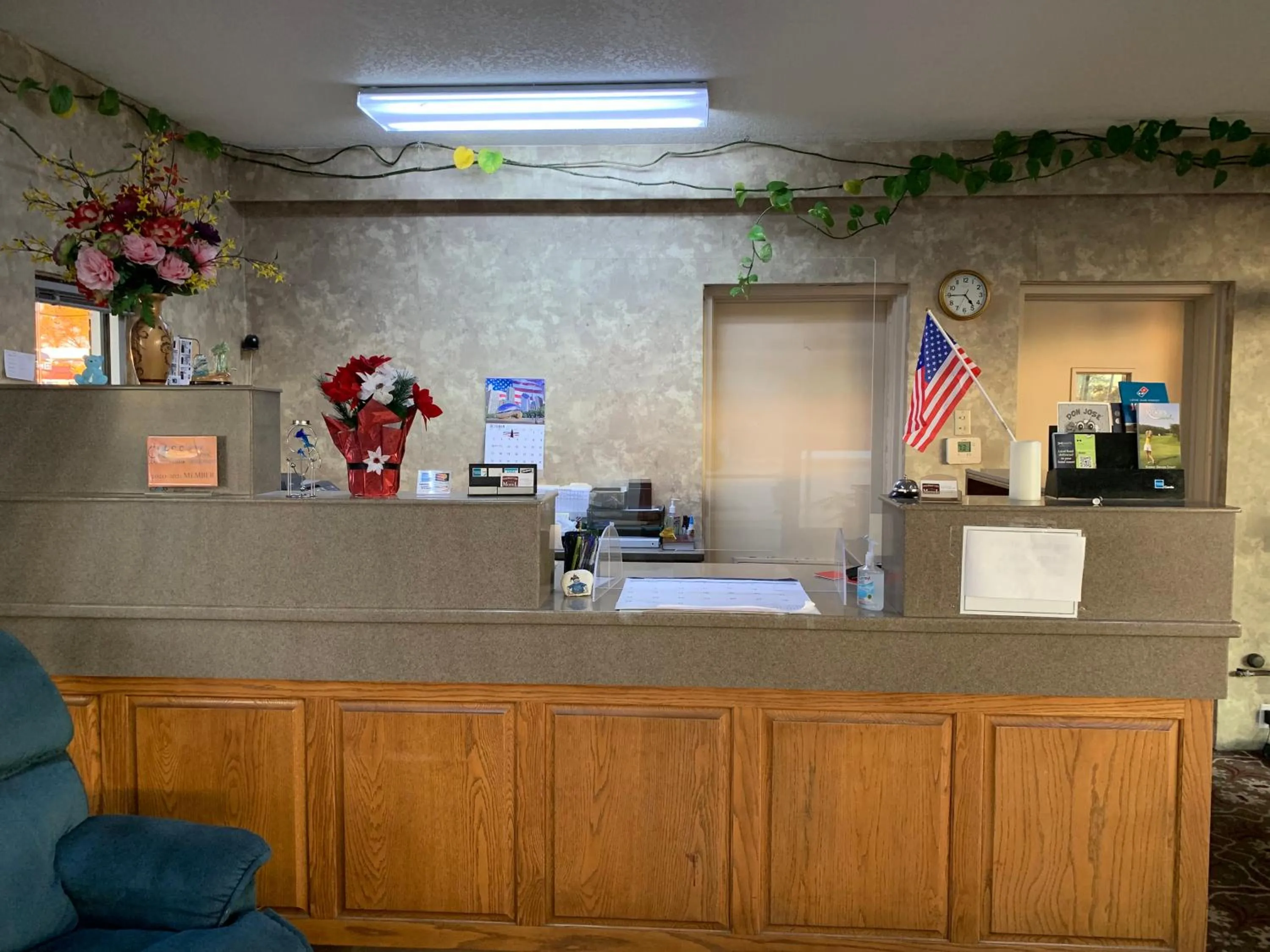 Lobby or reception in Coachman's Inn Motel