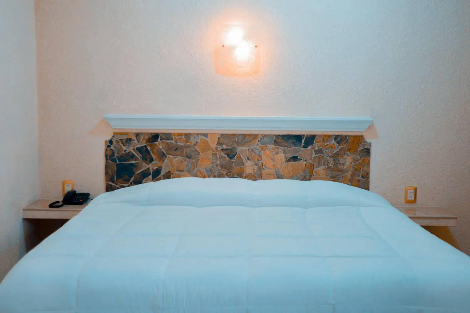 Bed in PENINSULA STAYS Executive Hotel