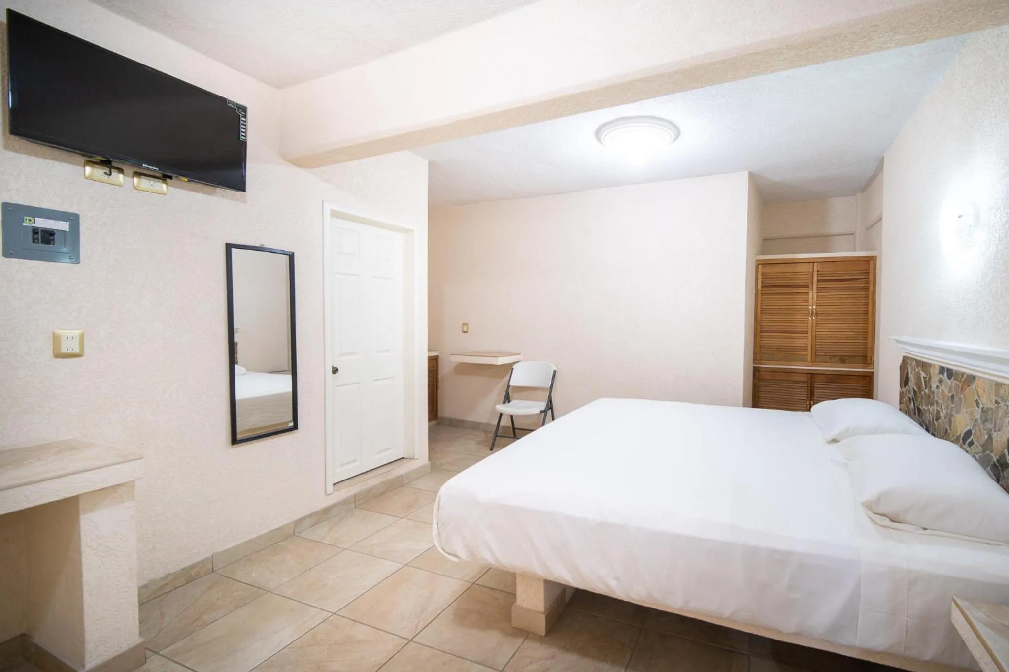 Photo of the whole room in PENINSULA STAYS Executive Hotel