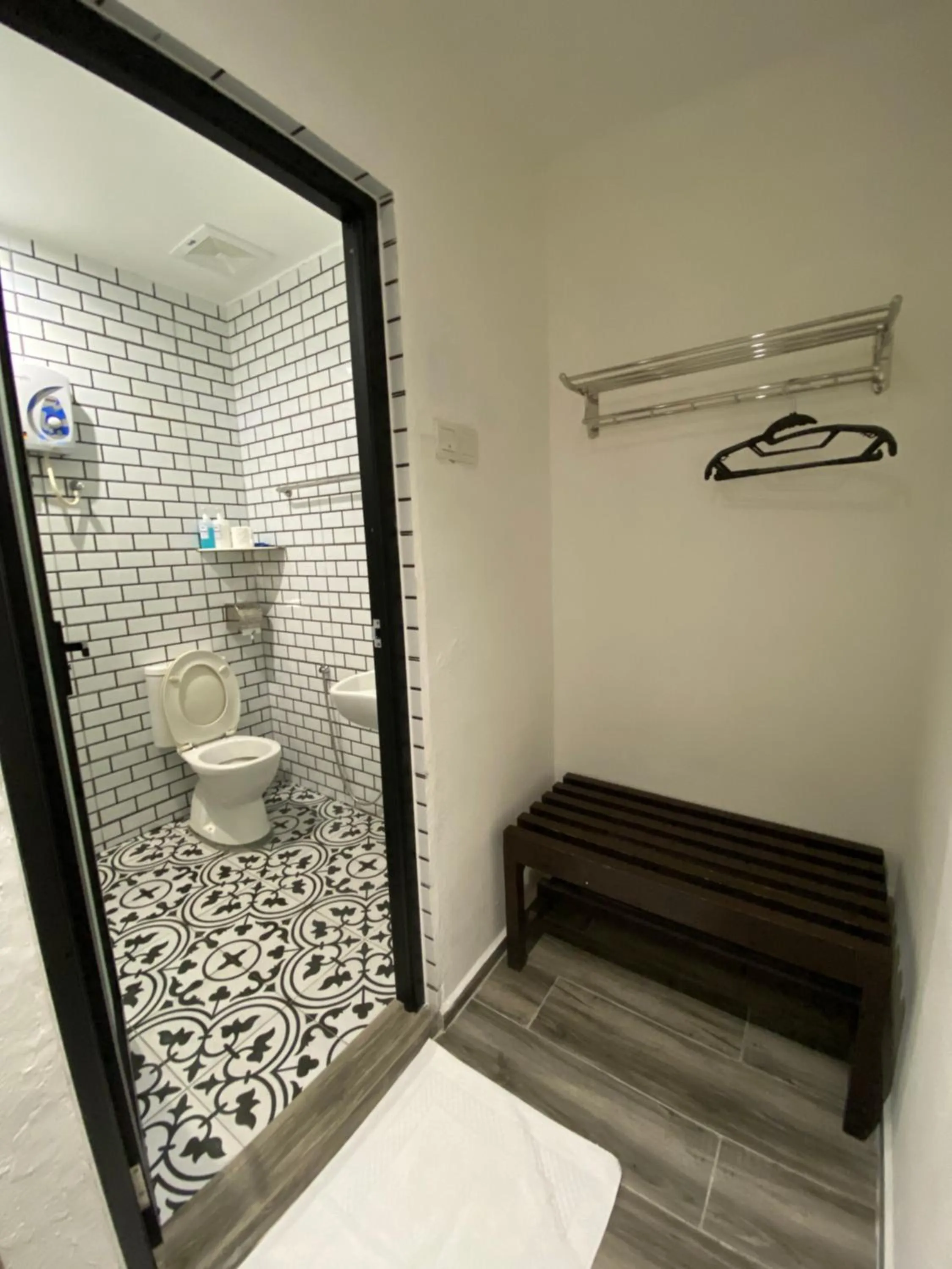 Bathroom in Georgetown Inn by Sky Hive