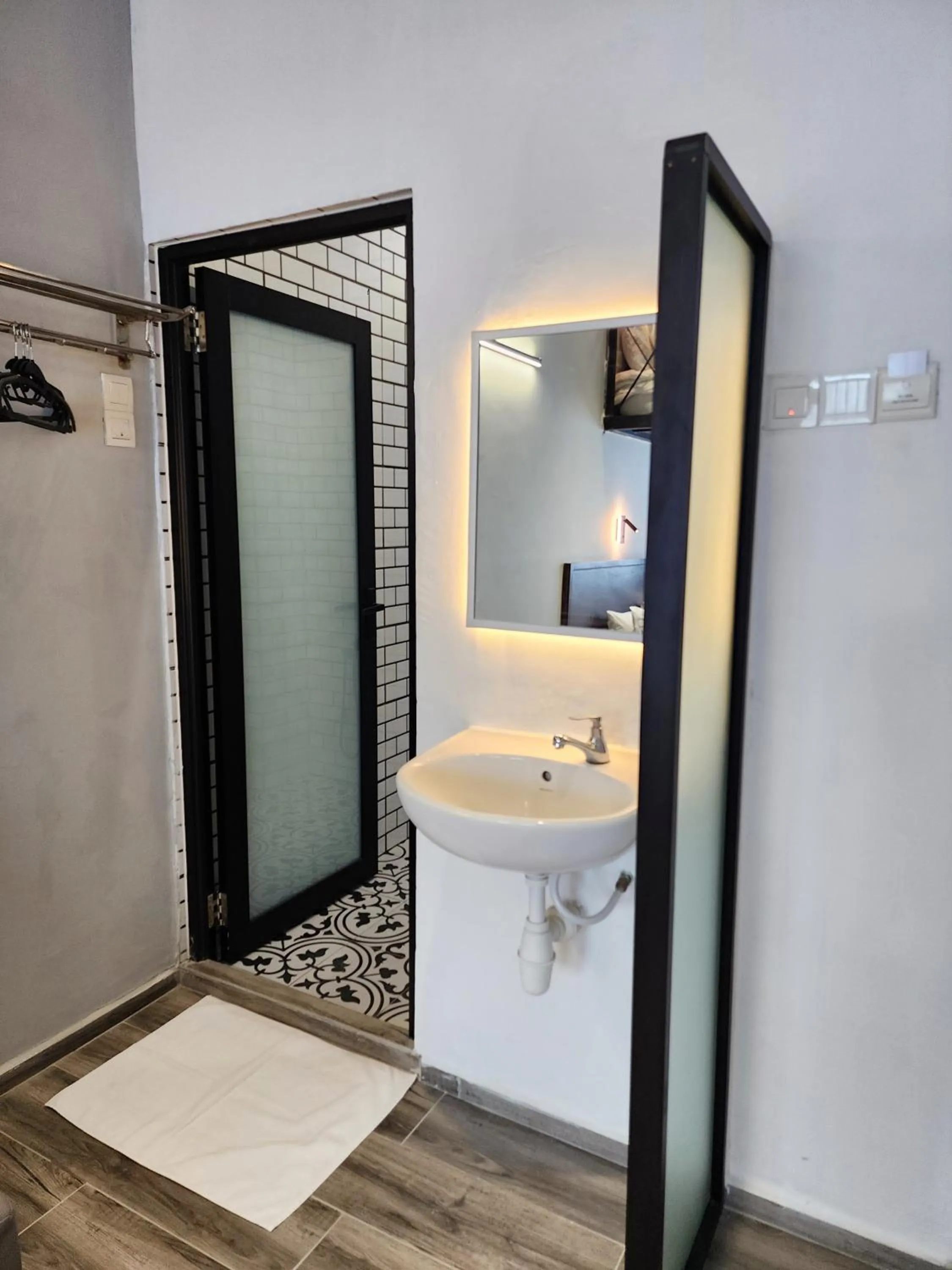 Bathroom in Georgetown Inn by Sky Hive