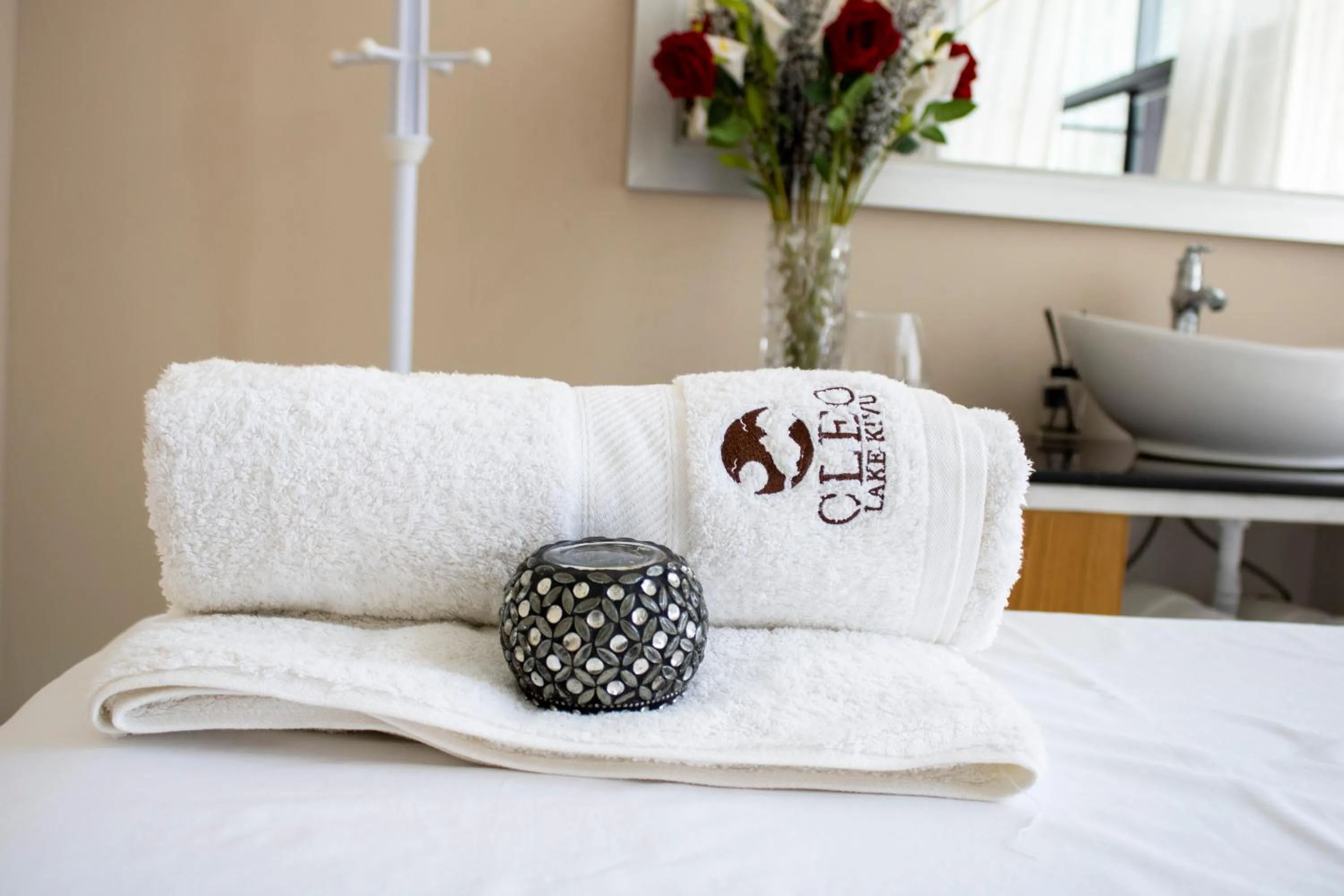 Spa and wellness centre/facilities, Bed in CLEO LAKE KIVU HOTEL