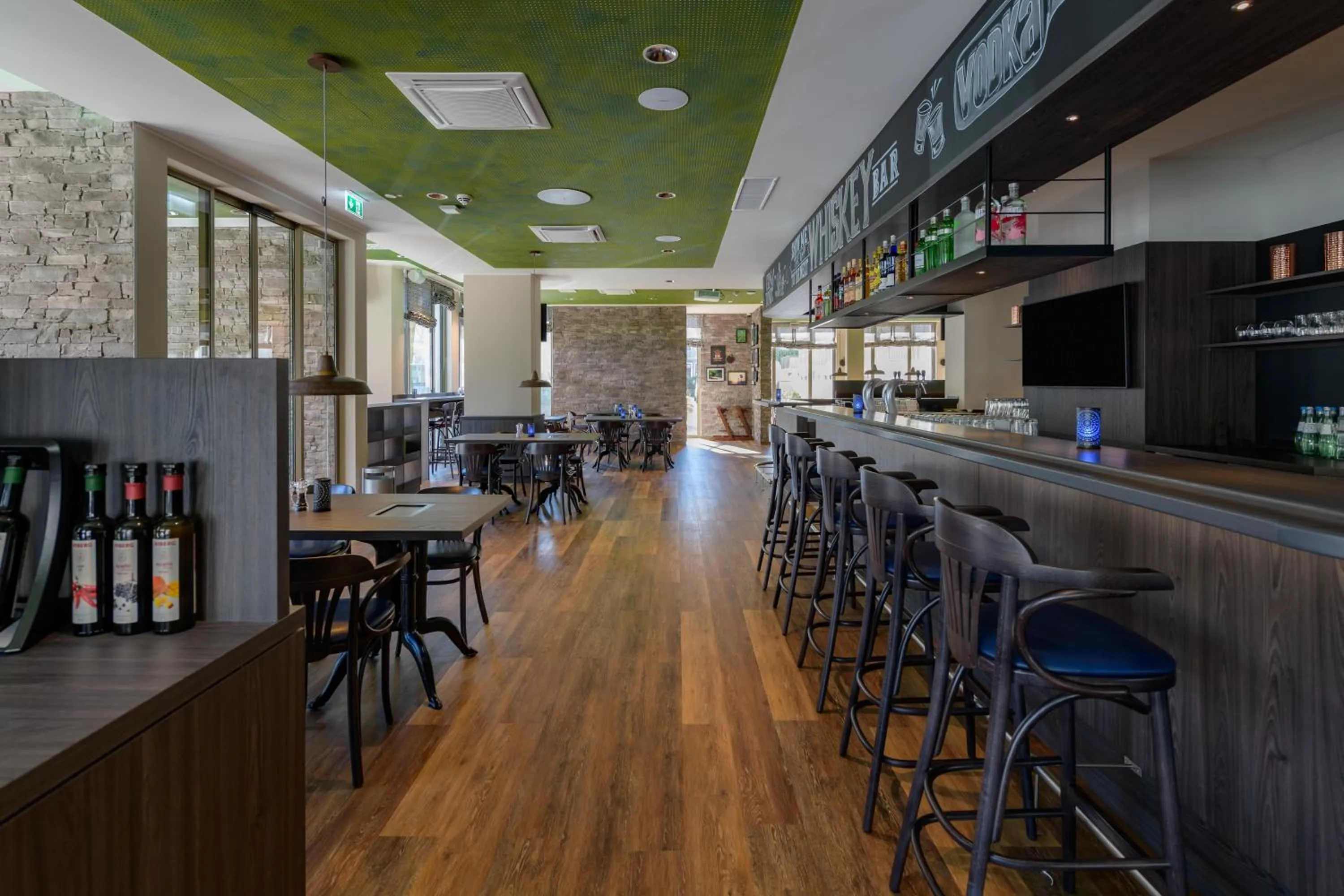 Lounge or bar in ibis Styles Bad Reichenhall