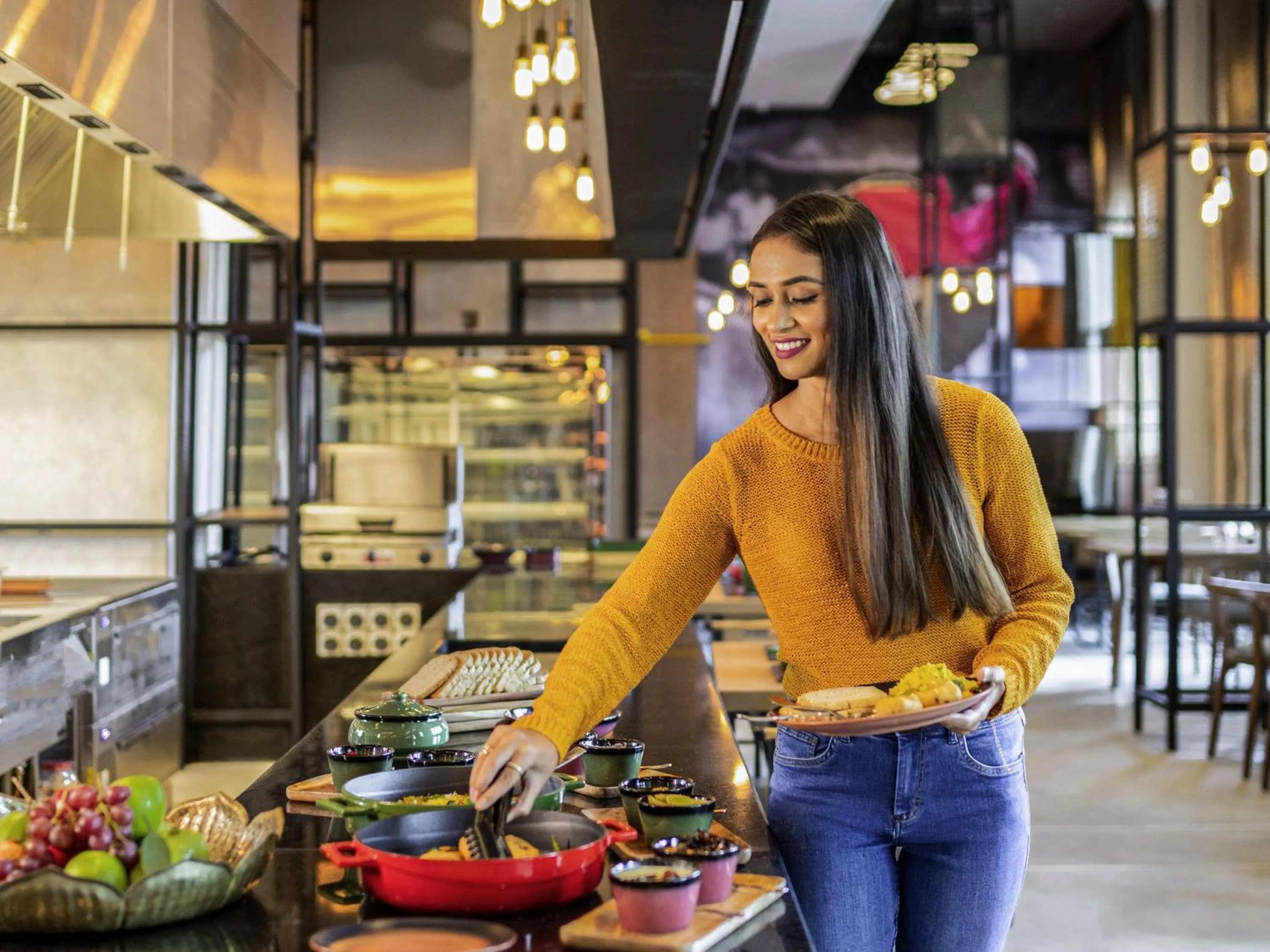 Restaurant/places to eat in ibis Mumbai Vikhroli - An Accor Brand