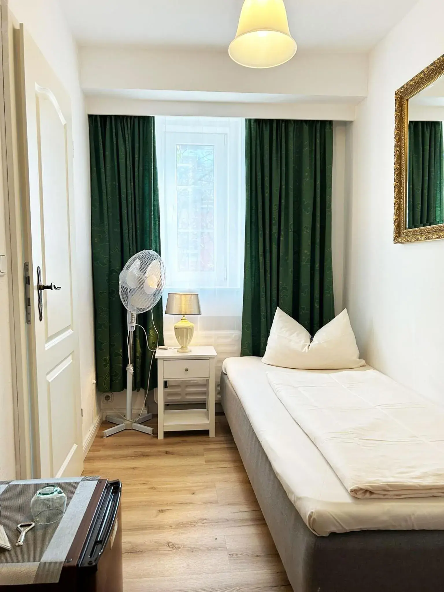 Small Single Room in Hotel Mariahilf München Small Single Room in Hotel Mariahilf München