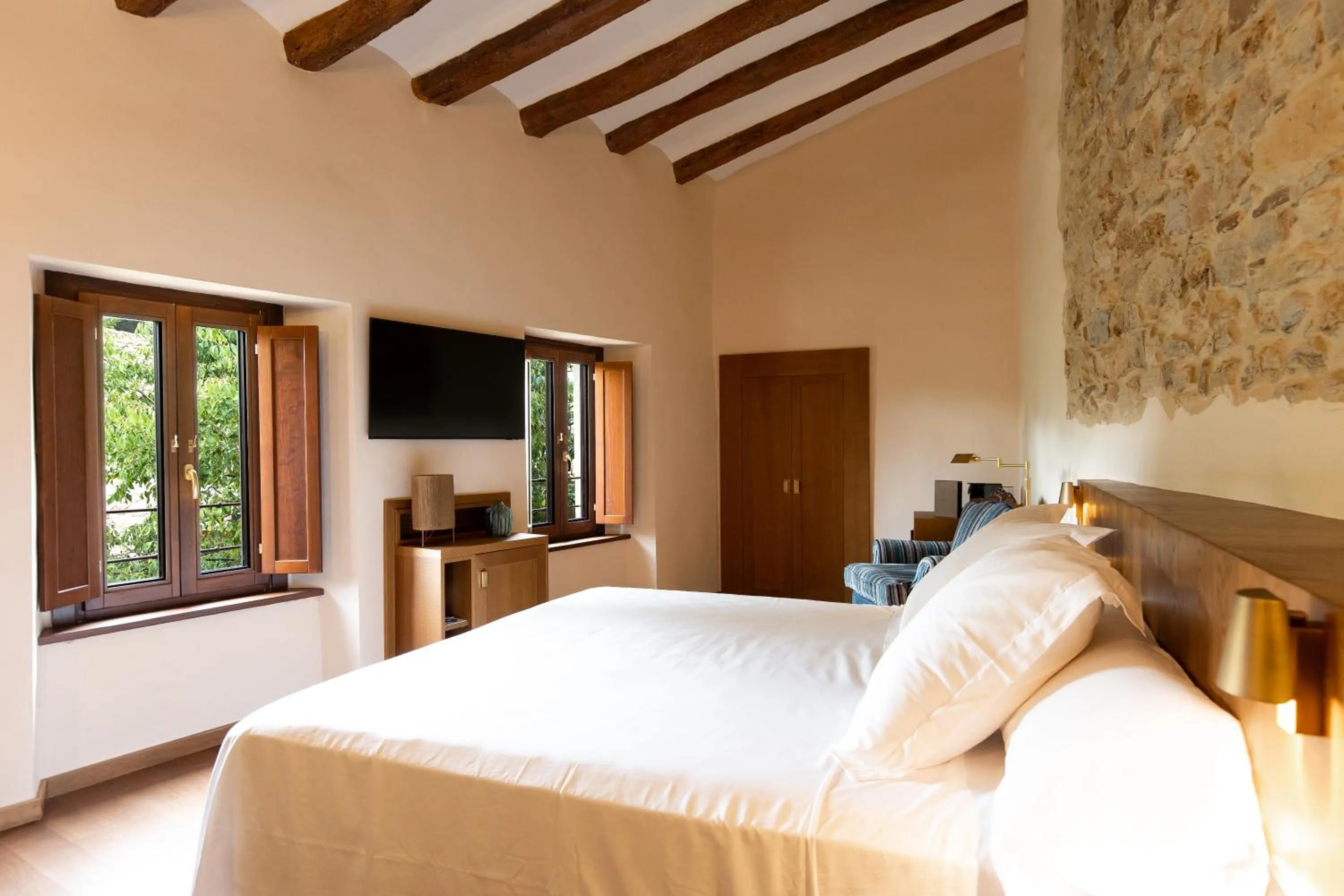 Bed in Hotel Montrubí 1771 - Slow Winery Hotel - Adults only