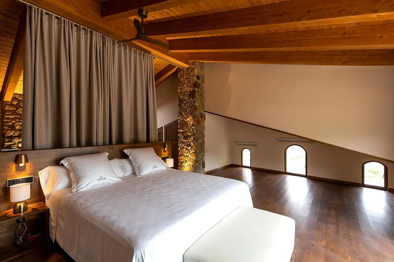 Bed in Hotel Montrubí 1771 - Slow Winery Hotel - Adults only