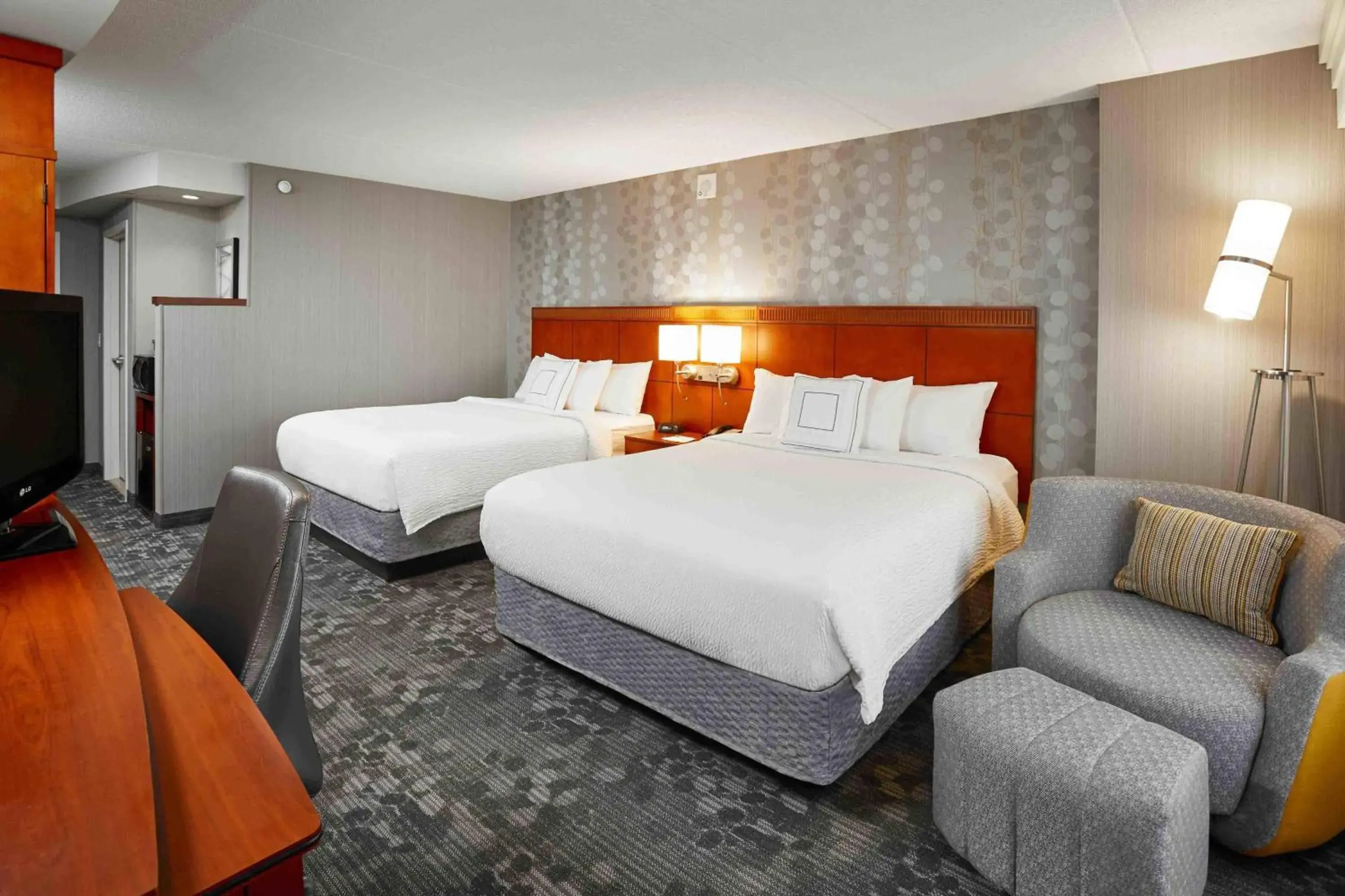 Queen Room with Two Queen Beds in Courtyard by Marriott Toronto Brampton Queen Room with Two Queen Beds in Courtyard by Marriott Toronto Brampton