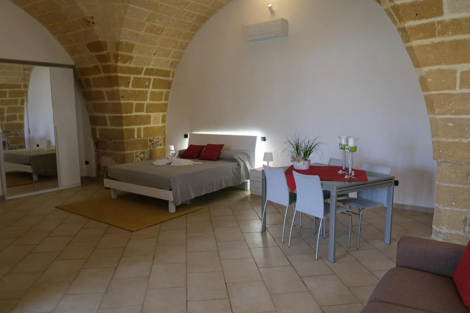 Photo of the whole room, Bed in DIMORA SPACCAMONTI