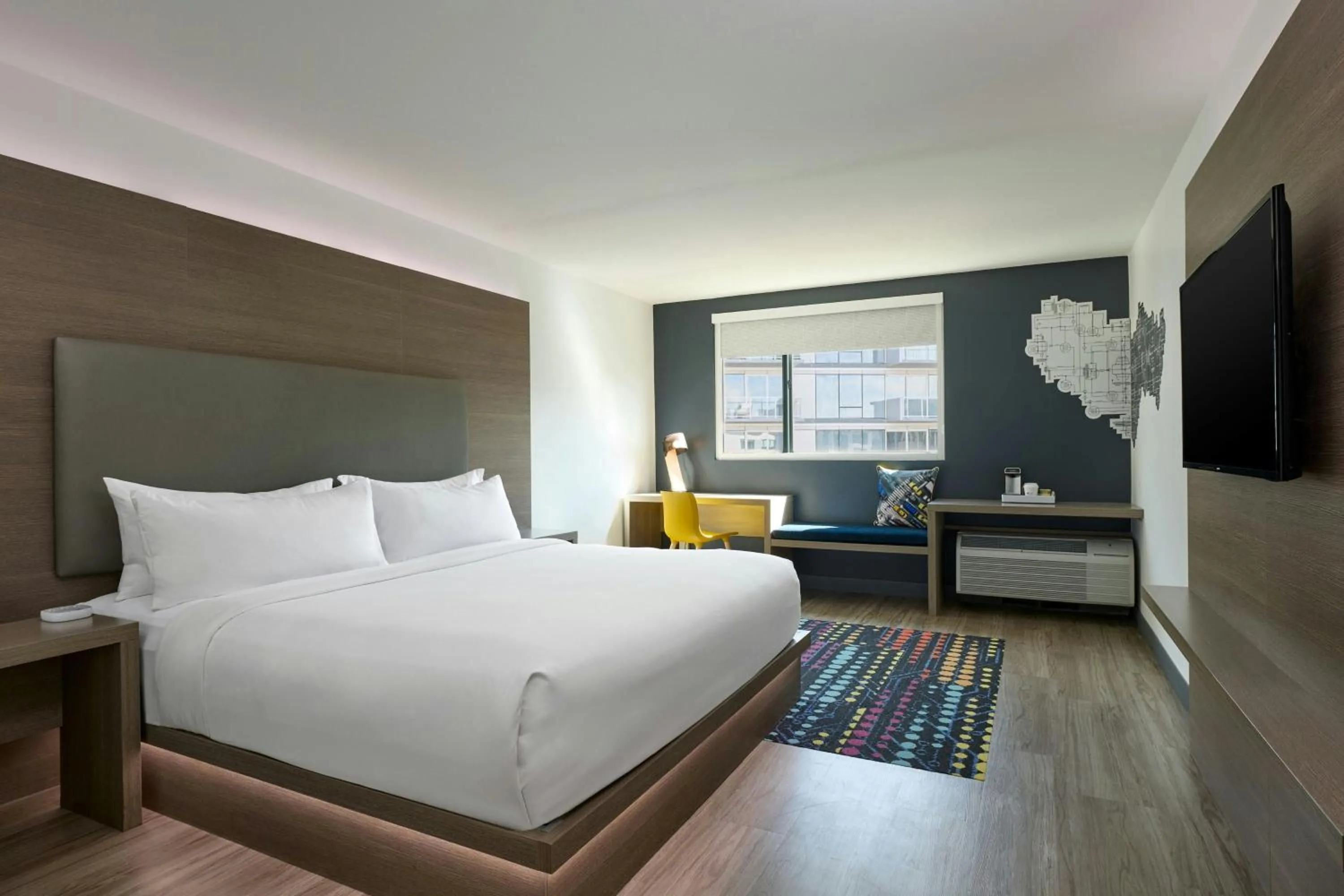 Swimming pool, Bed in Aloft Scottsdale