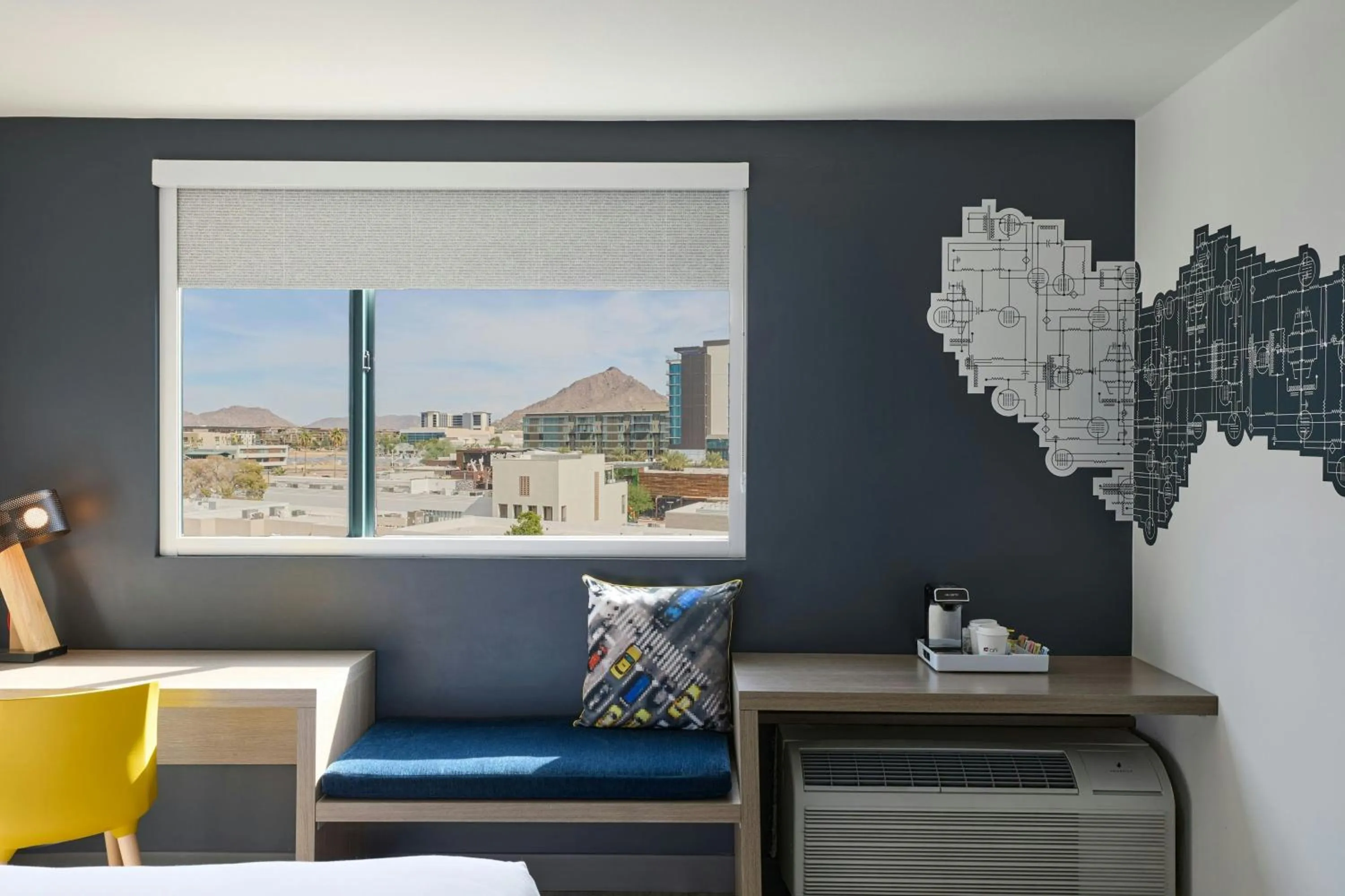 Photo of the whole room in Aloft Scottsdale