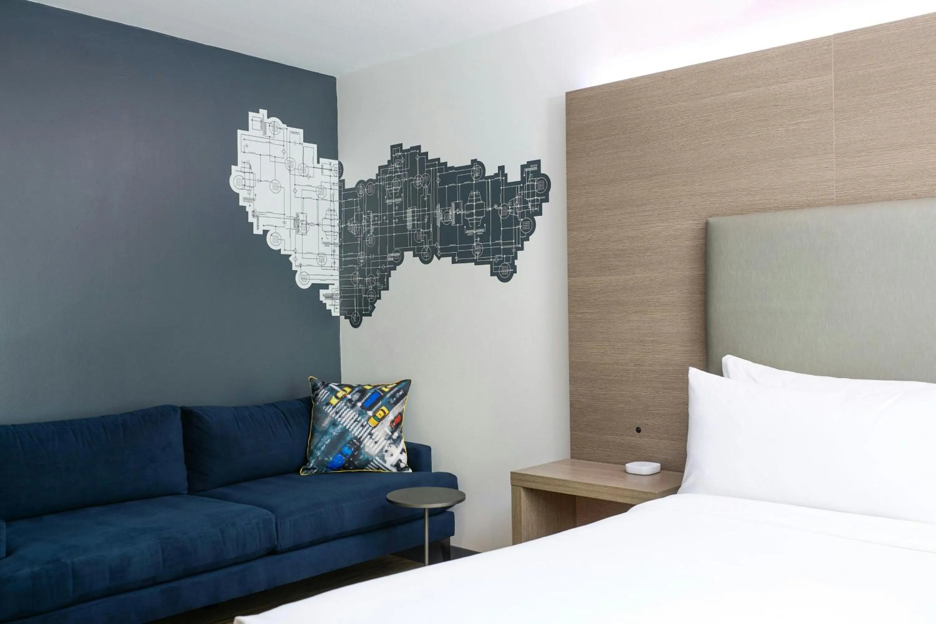 Photo of the whole room, Bed in Aloft Scottsdale