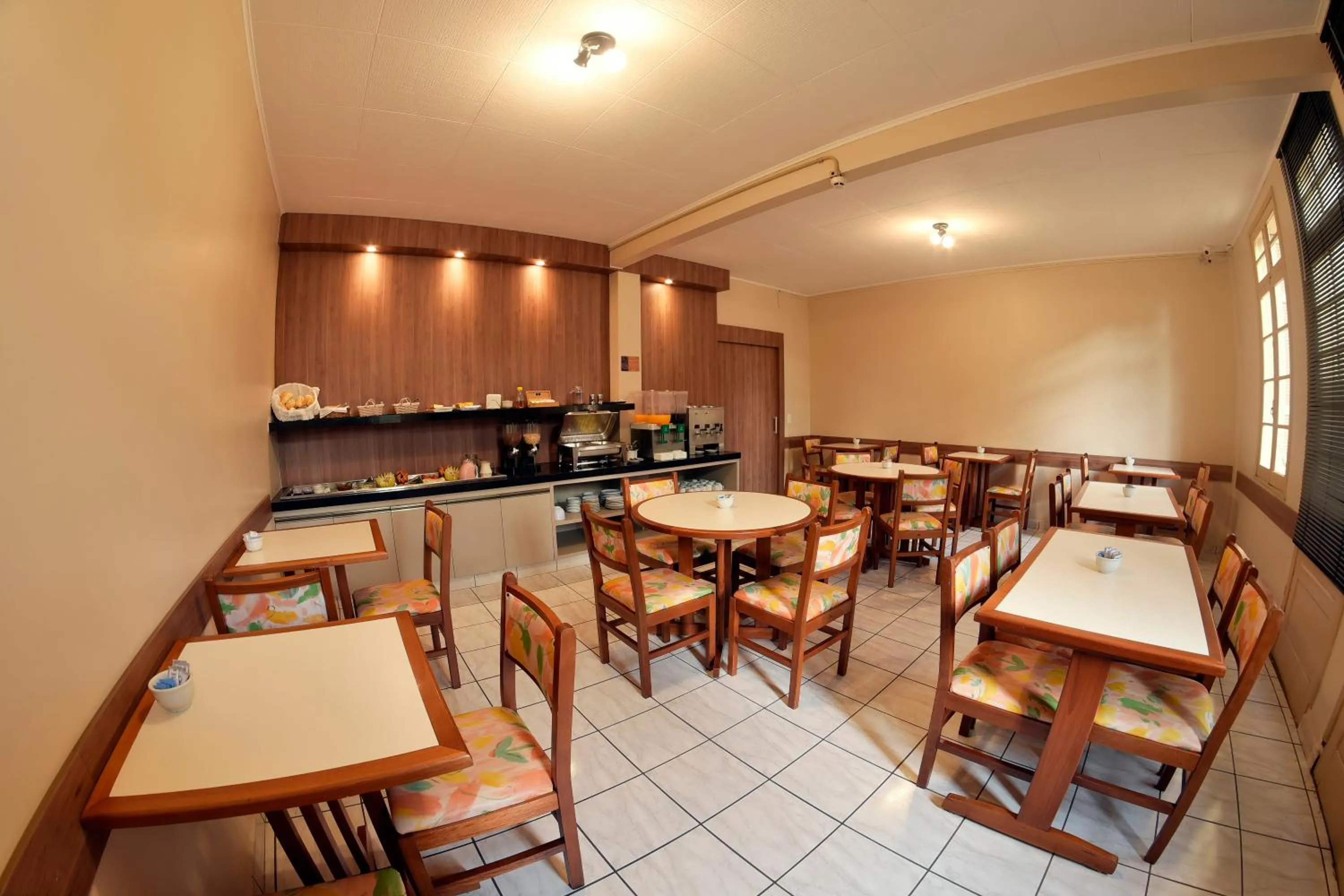 Restaurant/places to eat in Hotel Itamarati
