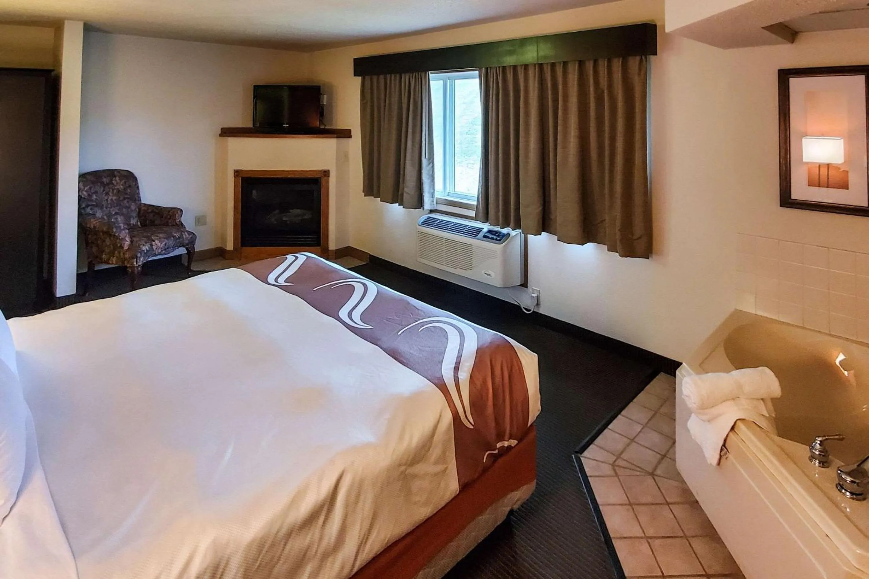 Bedroom, Bed in Quality Inn Atchison