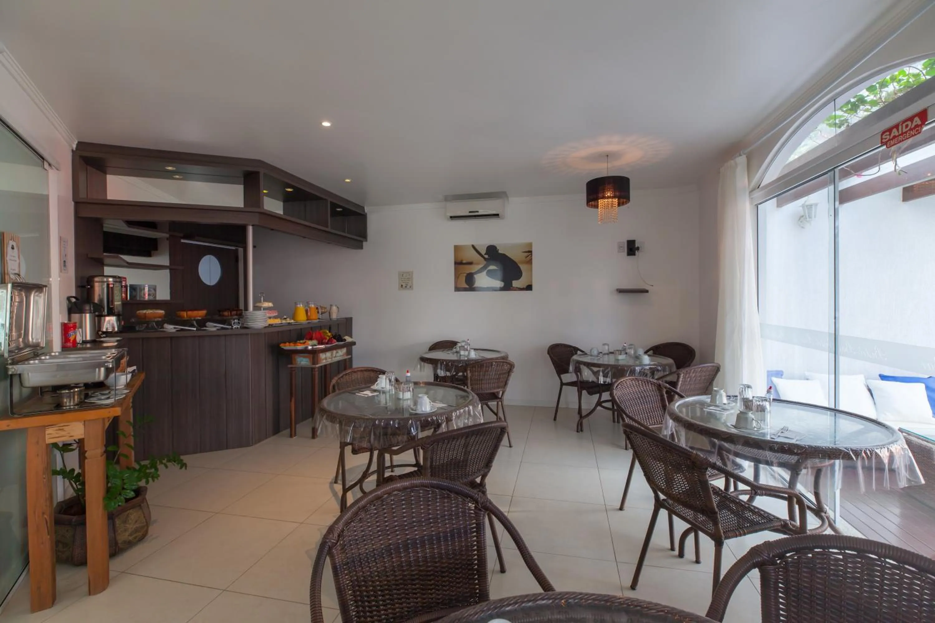 Buffet breakfast in Pousada Oásis de Mariscal